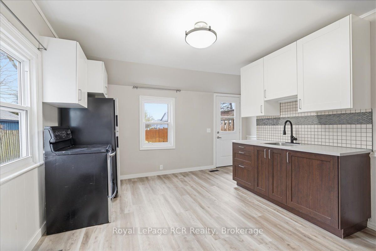 234 Elma Street E Property Photo 6