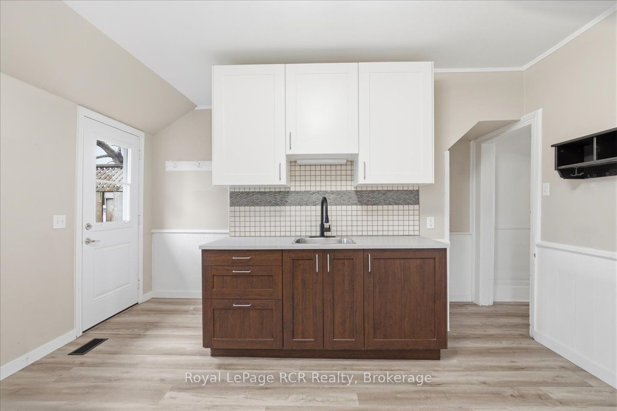 234 Elma Street E Property Photo 7