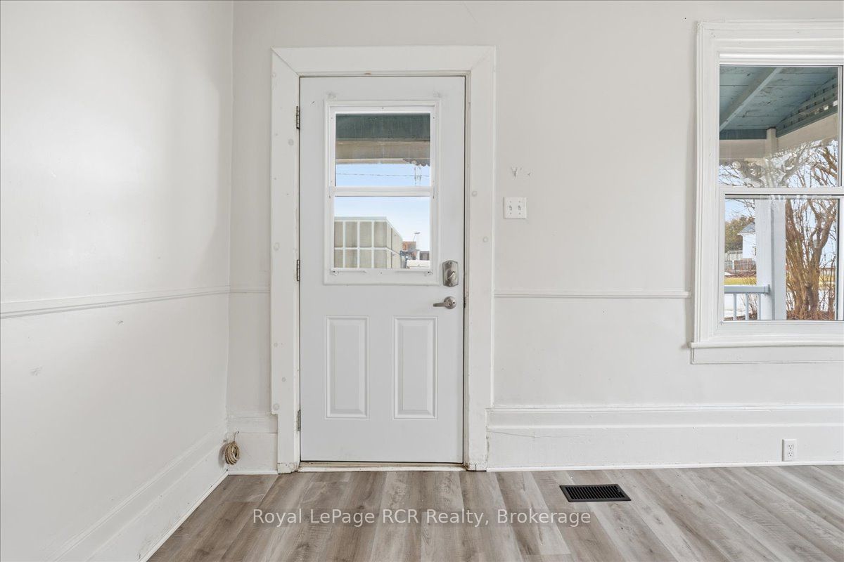 234 Elma Street E Property Photo 9