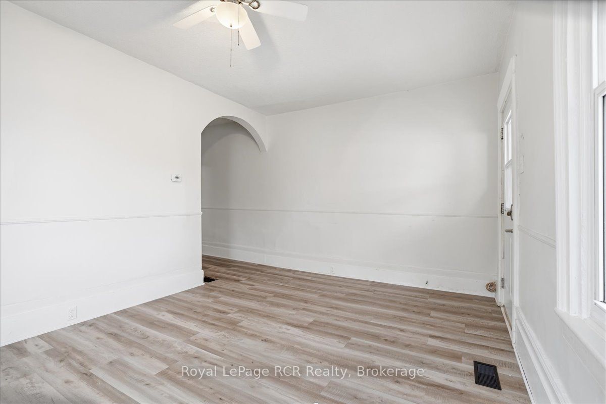 234 Elma Street E Property Photo 11