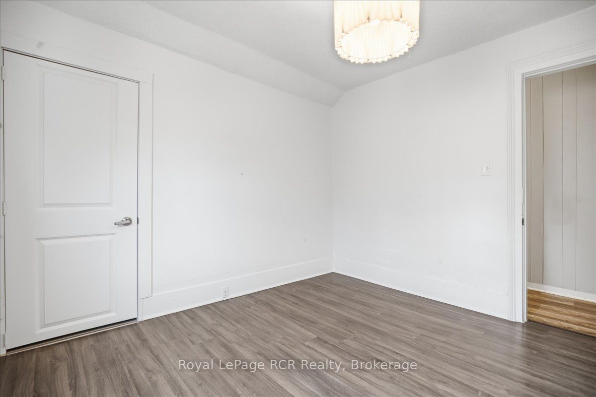 234 Elma Street E Property Photo 16