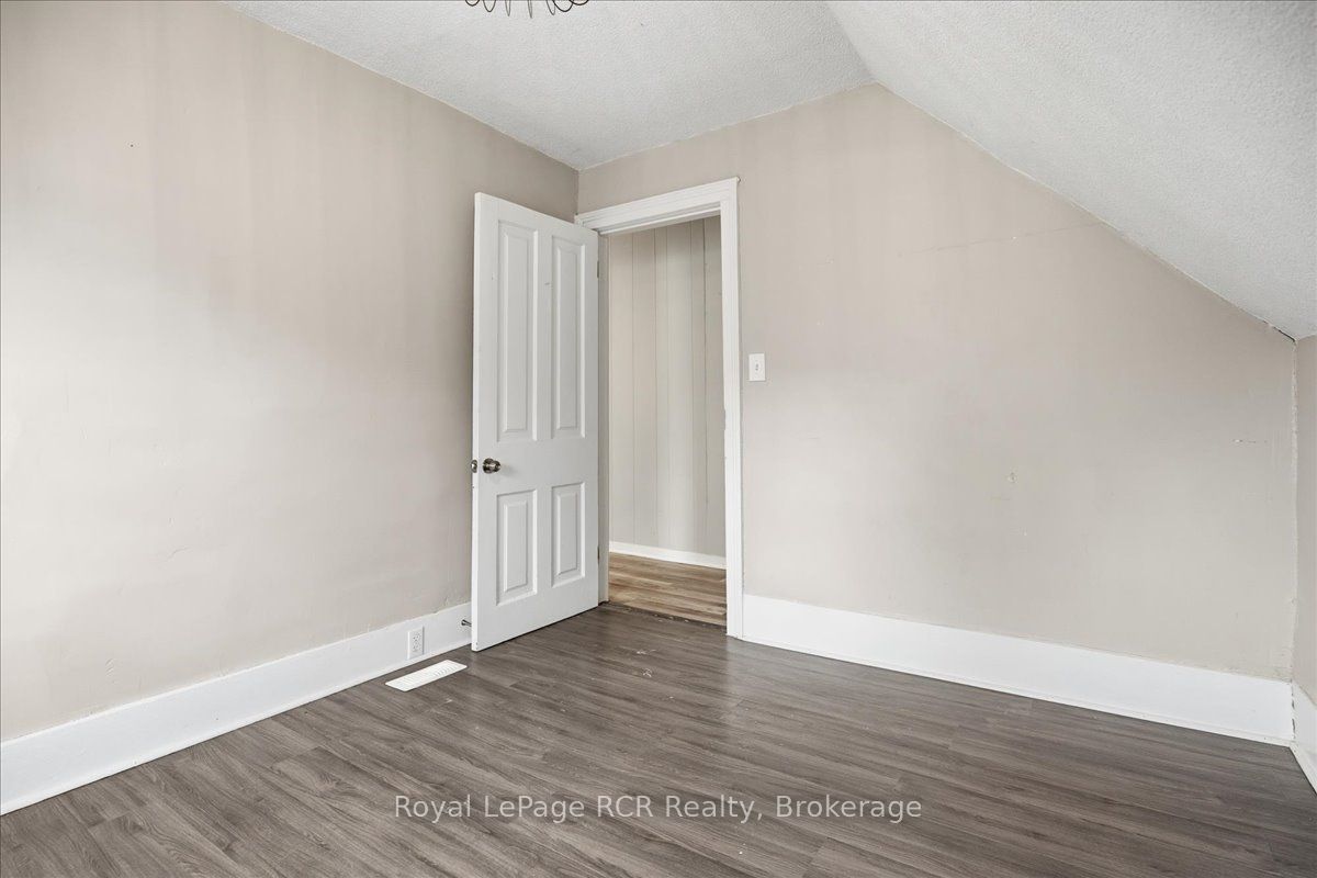234 Elma Street E Property Photo 18