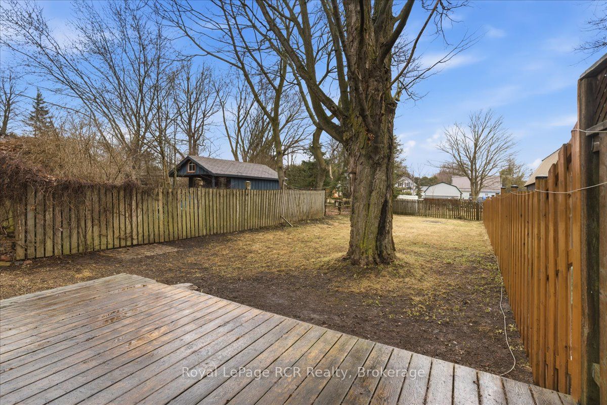 234 Elma Street E Property Photo 23