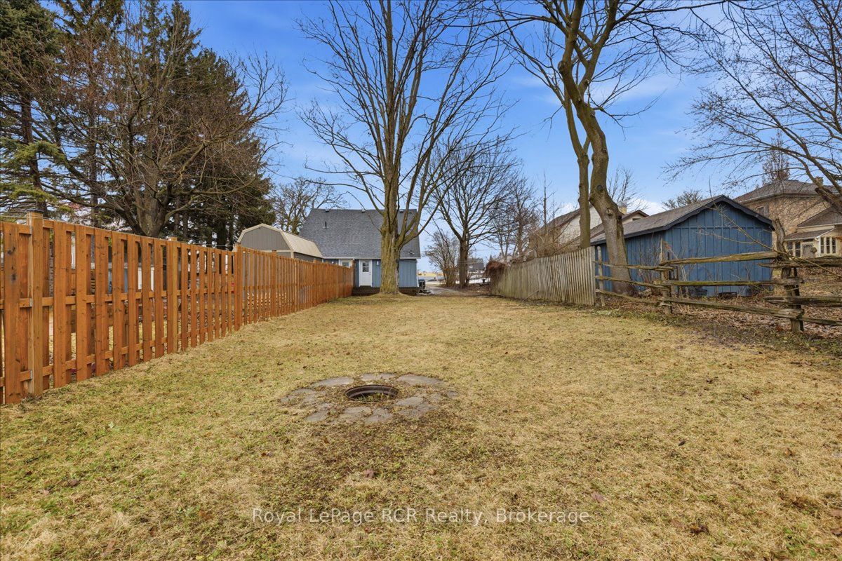 234 Elma Street E Property Photo 25