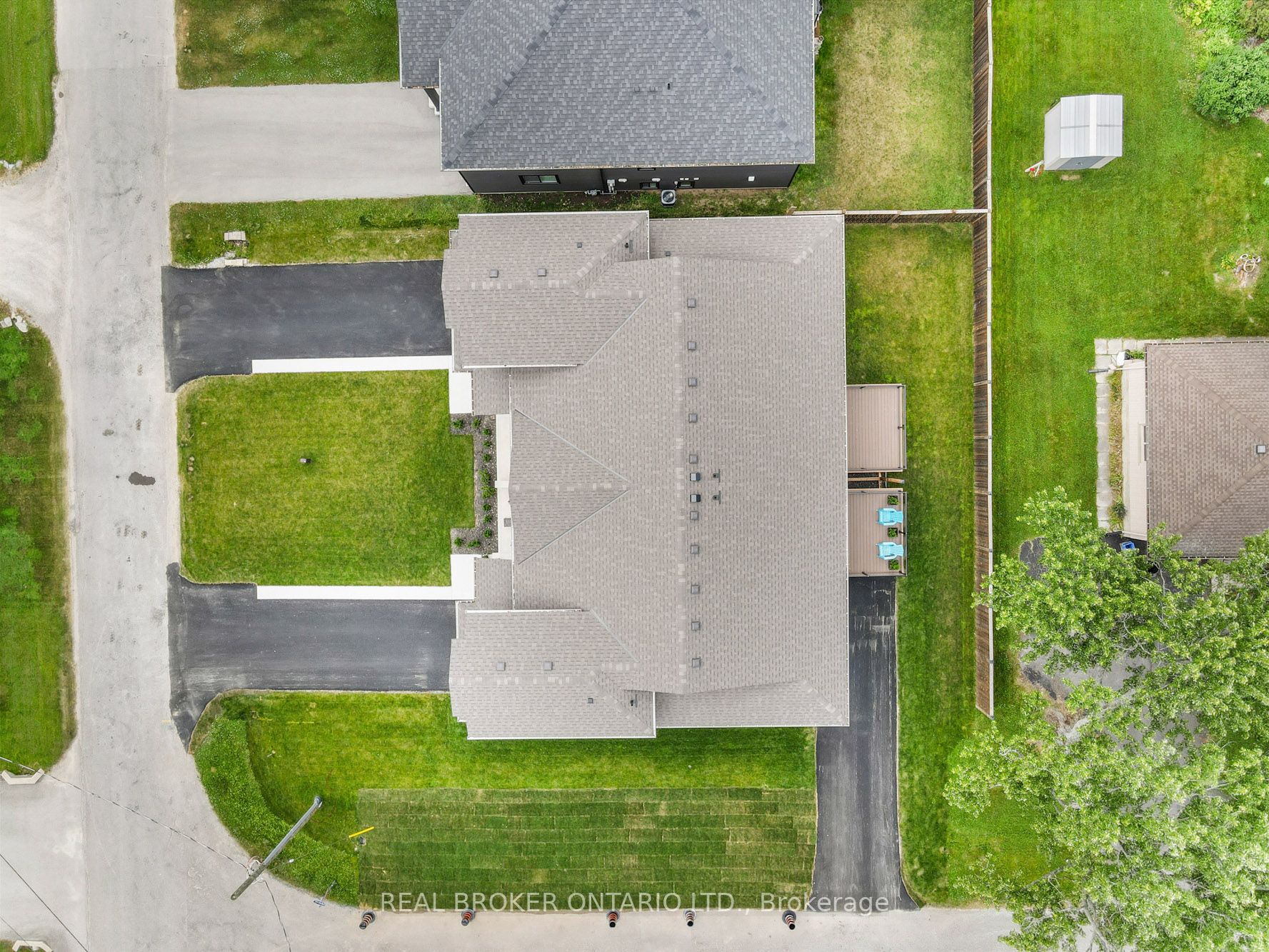44 Topham Boulevard Property Photo 3