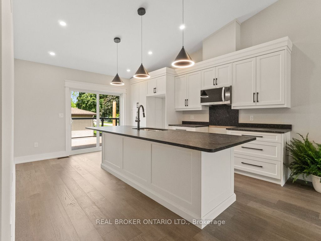 44 Topham Boulevard Property Photo 4