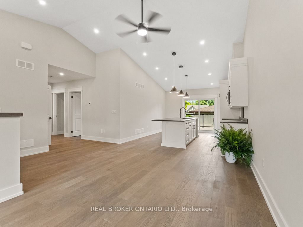 44 Topham Boulevard Property Photo 6