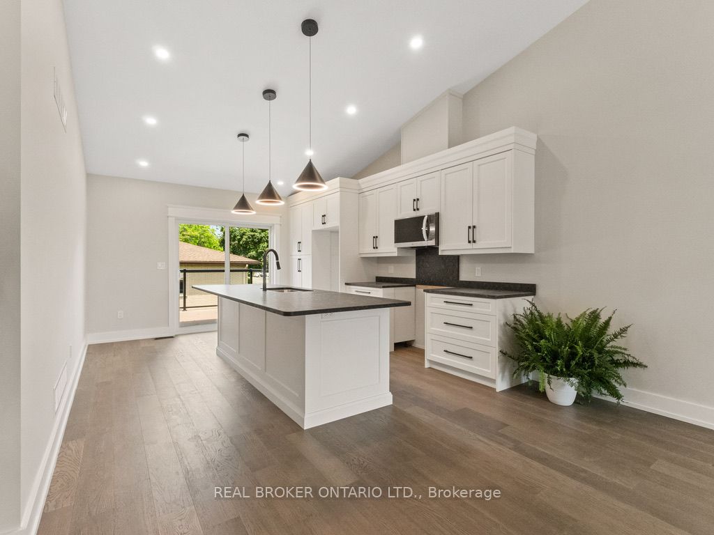 44 Topham Boulevard Property Photo 10