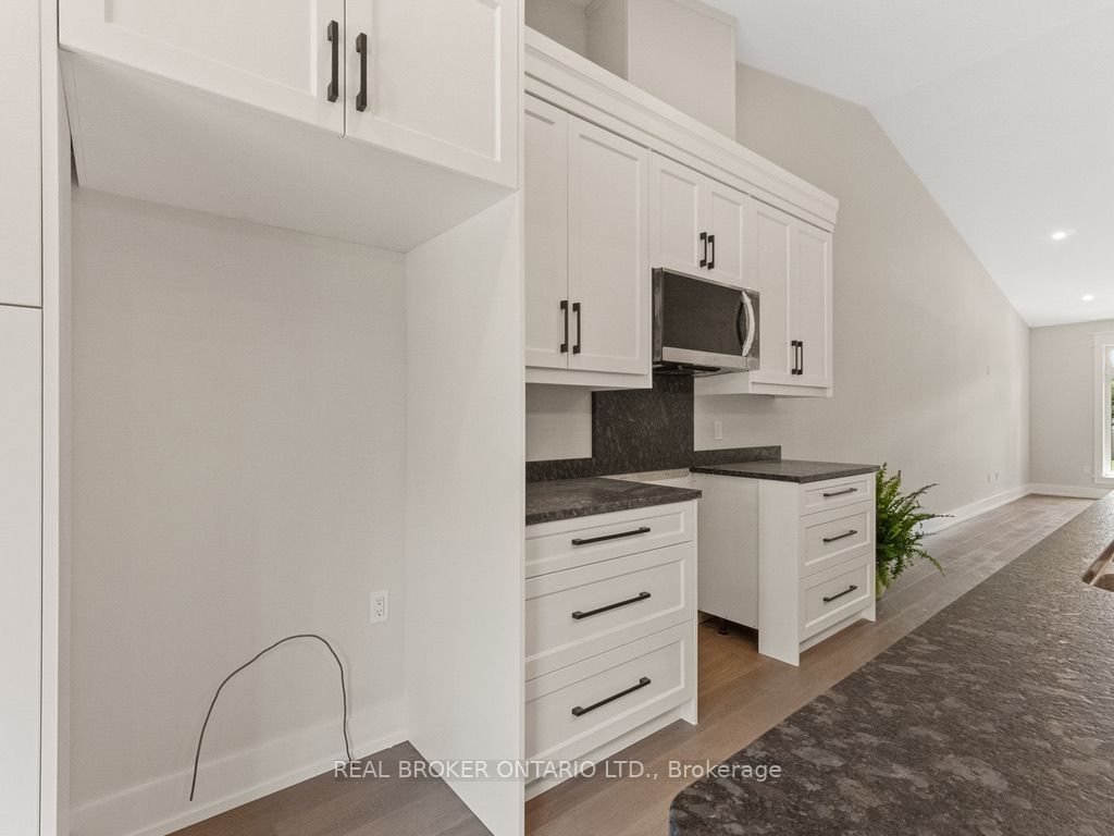 44 Topham Boulevard Property Photo 11