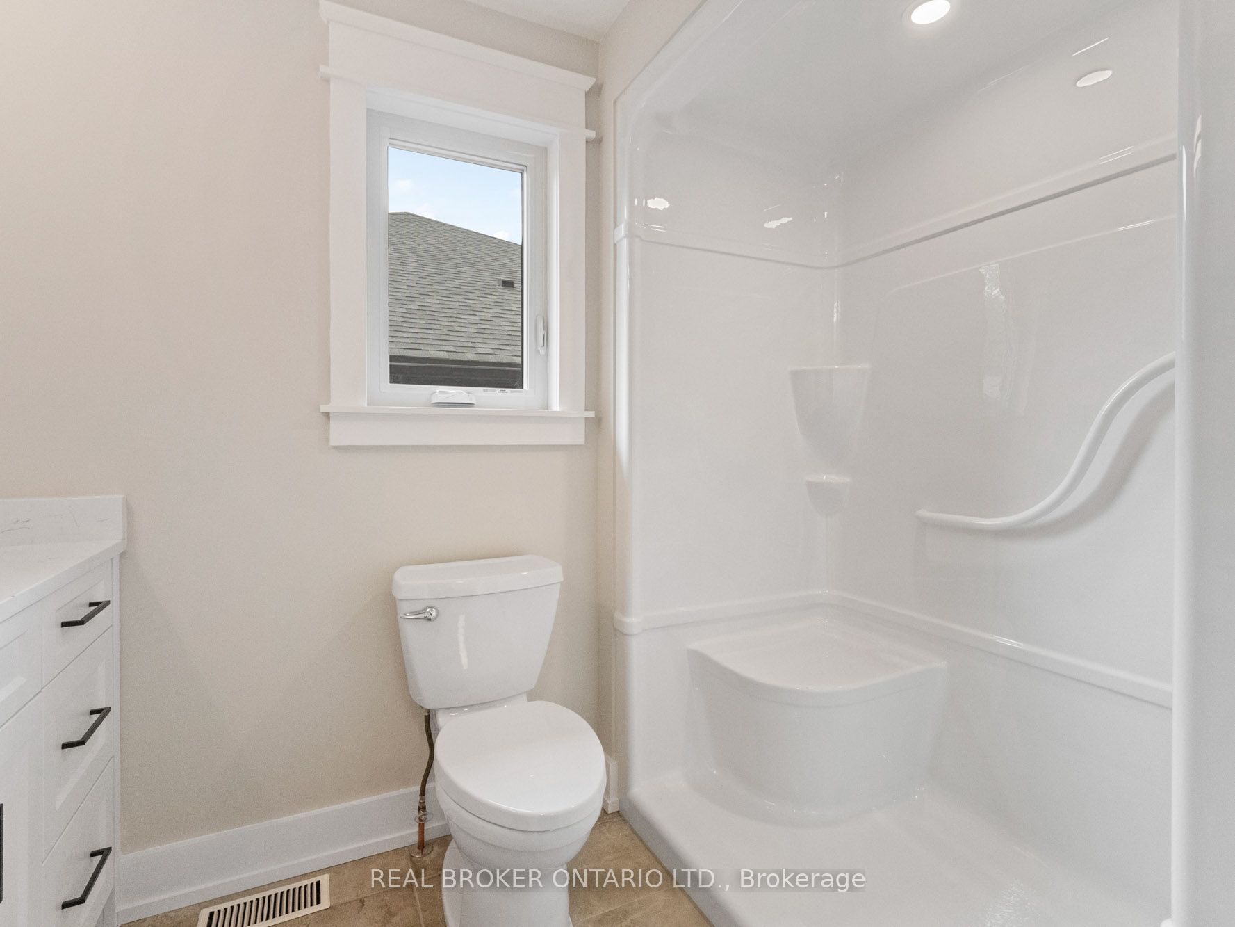 44 Topham Boulevard Property Photo 19