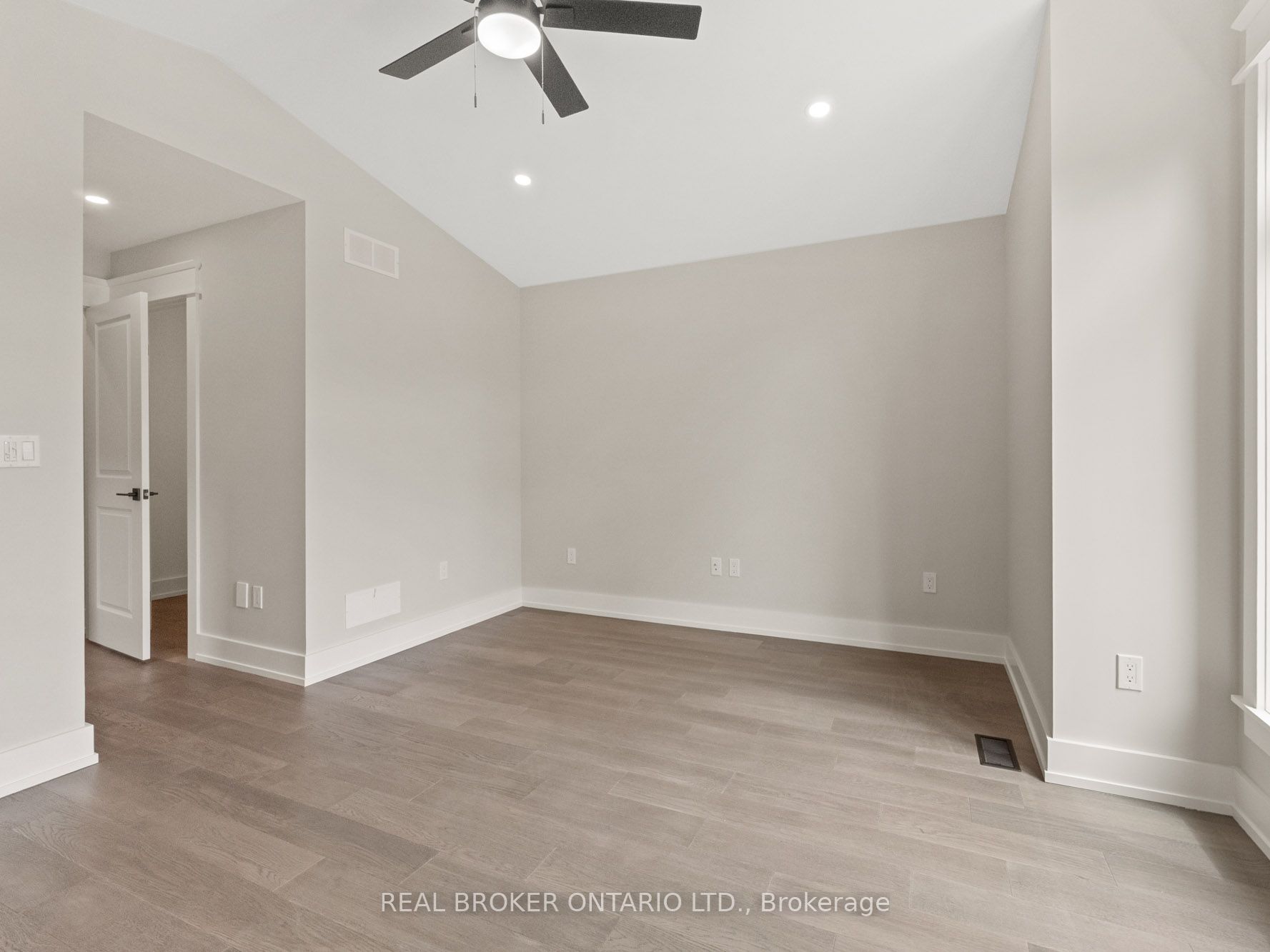 44 Topham Boulevard Property Photo 20