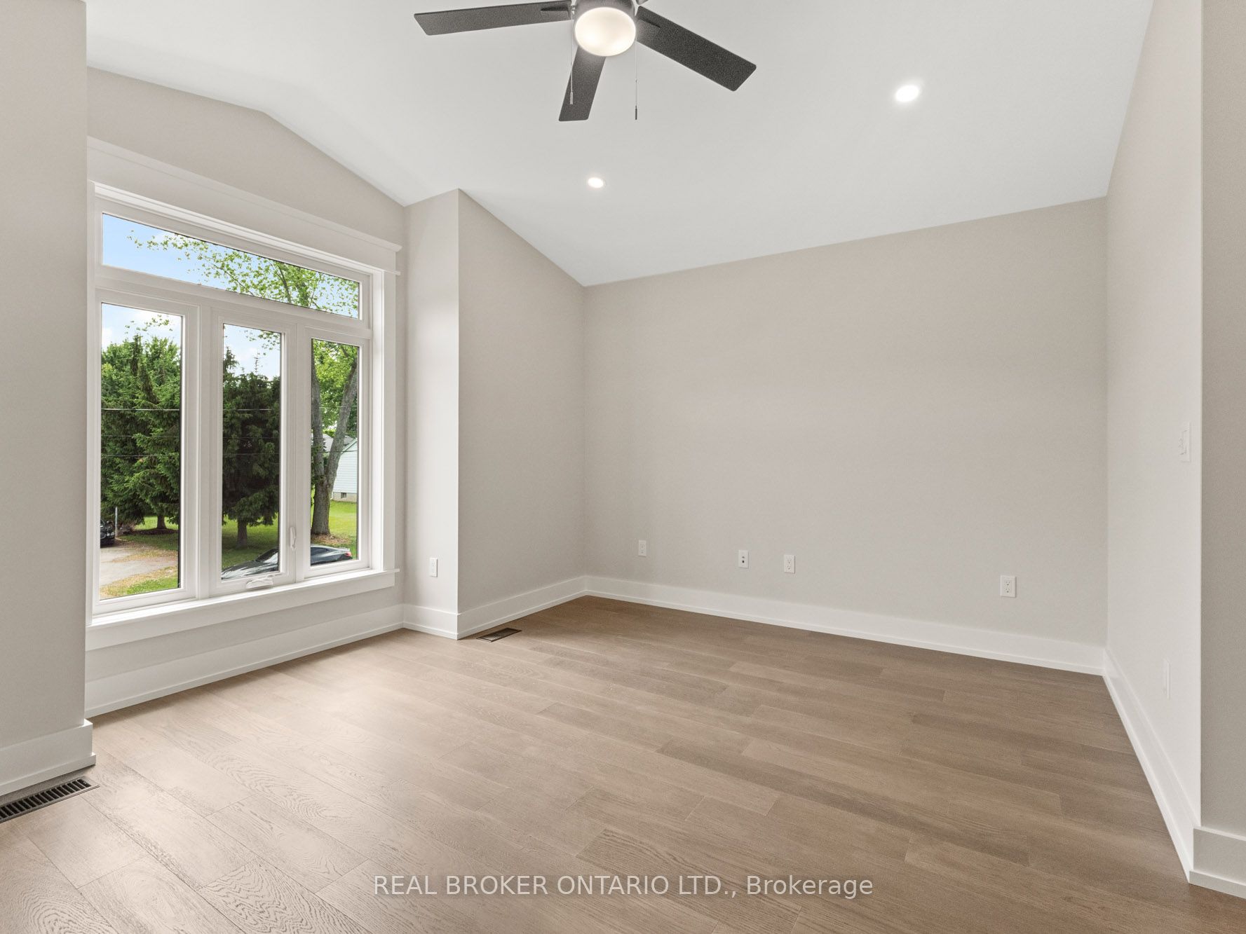 44 Topham Boulevard Property Photo 23
