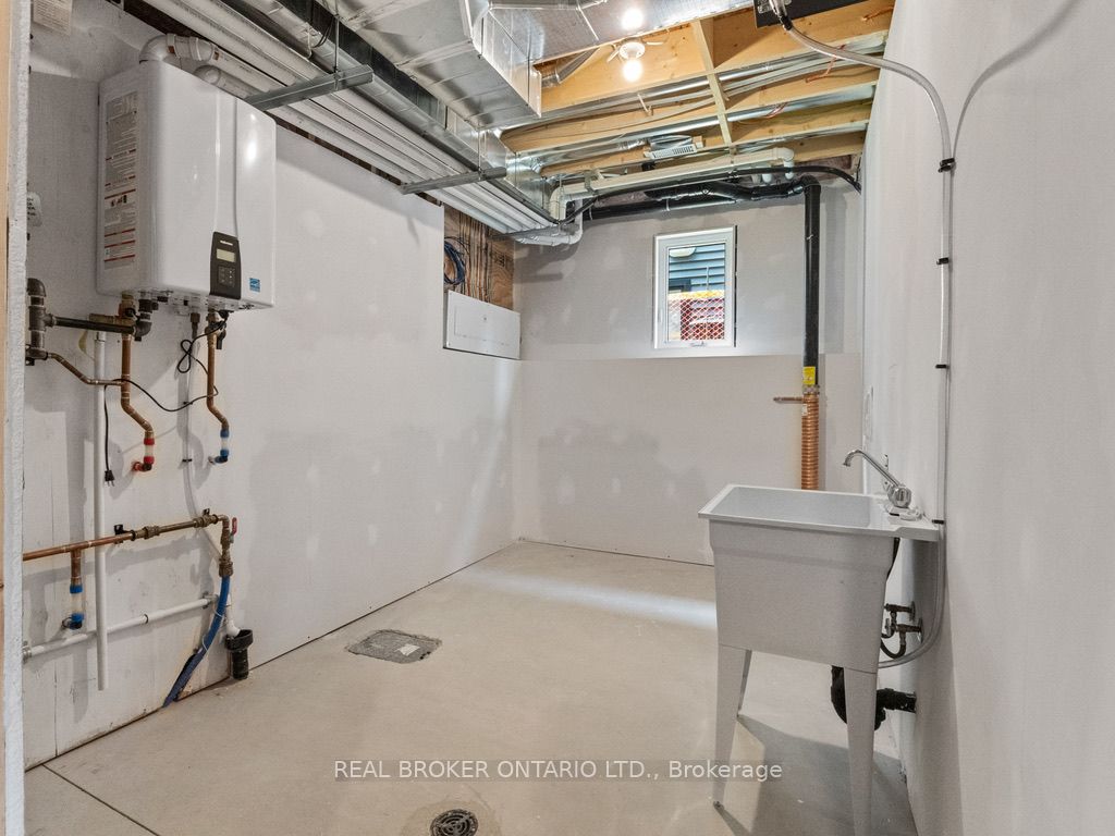 44 Topham Boulevard Property Photo 25