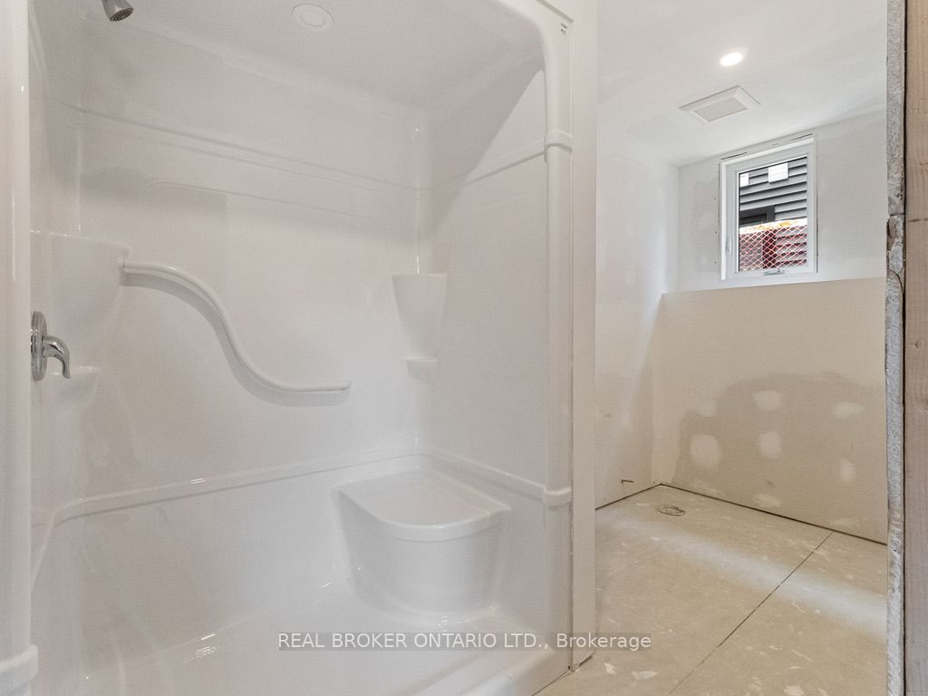 44 Topham Boulevard Property Photo 26