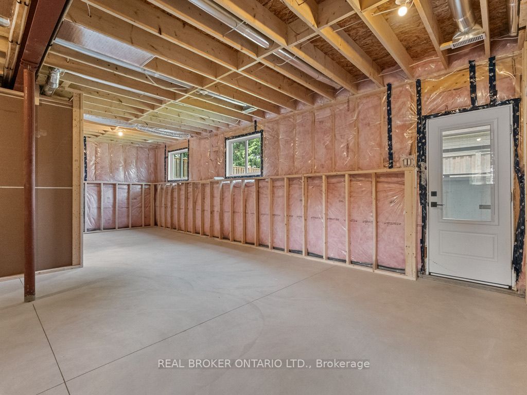 44 Topham Boulevard Property Photo 32
