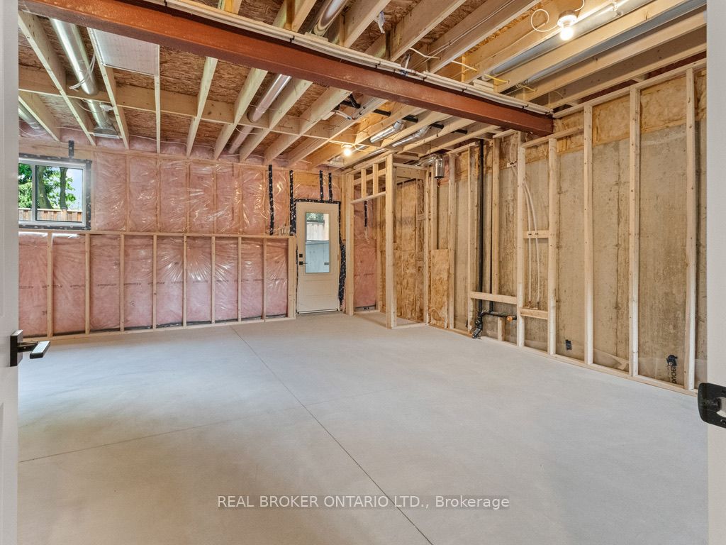 44 Topham Boulevard Property Photo 33