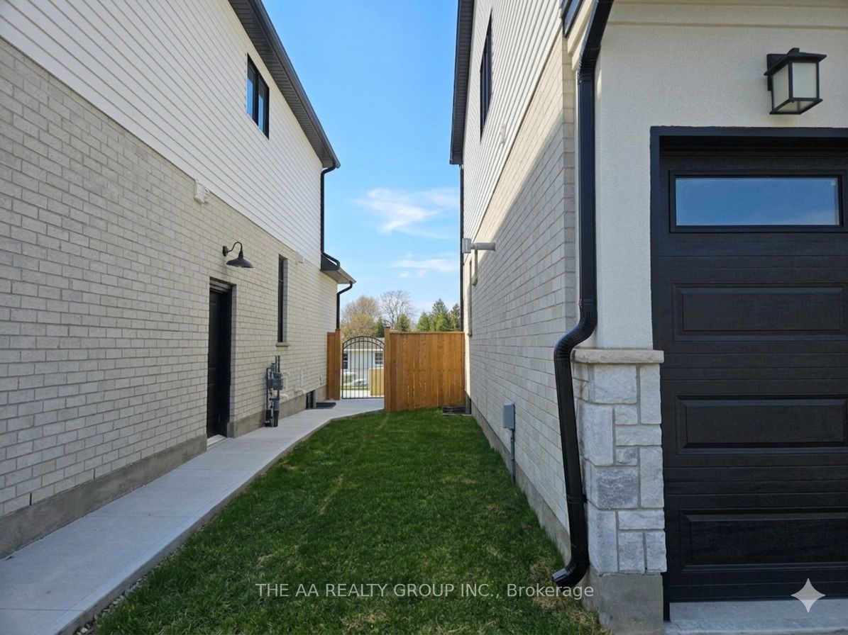 187 Foxborough Place Property Photo 3