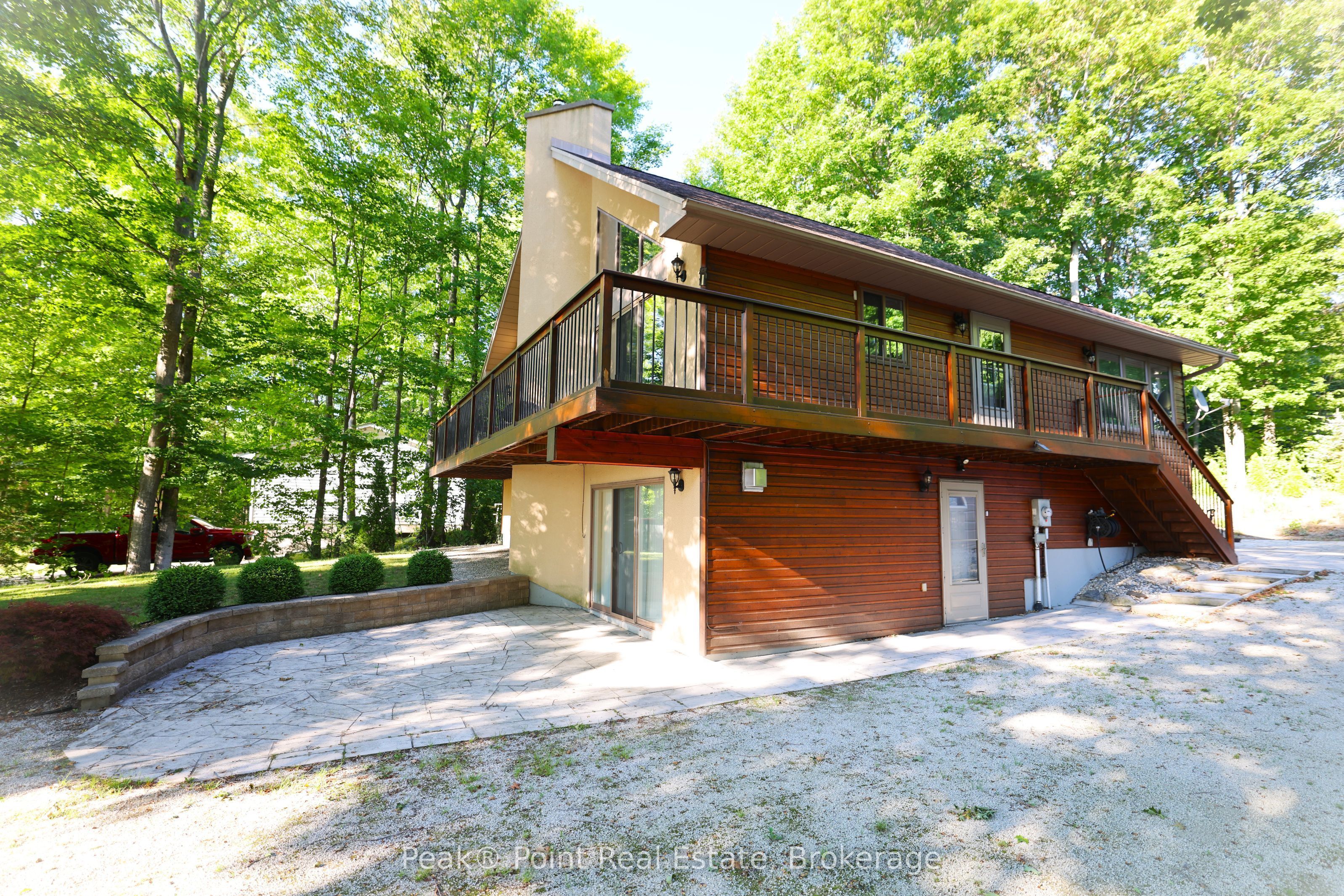 9 Carson Lake Crescent Property Photo 1