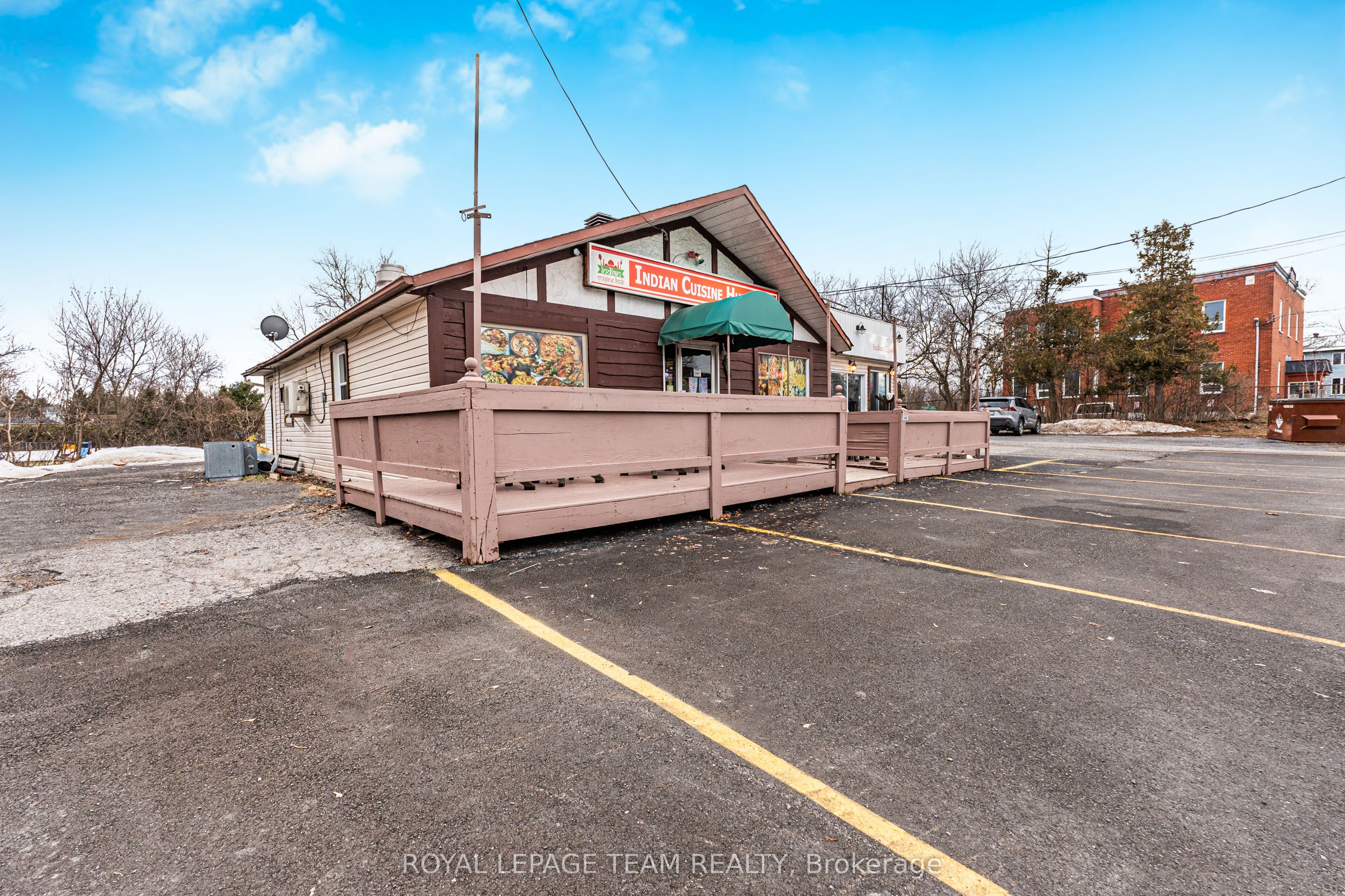 655 Laurier Street Property Photo 3