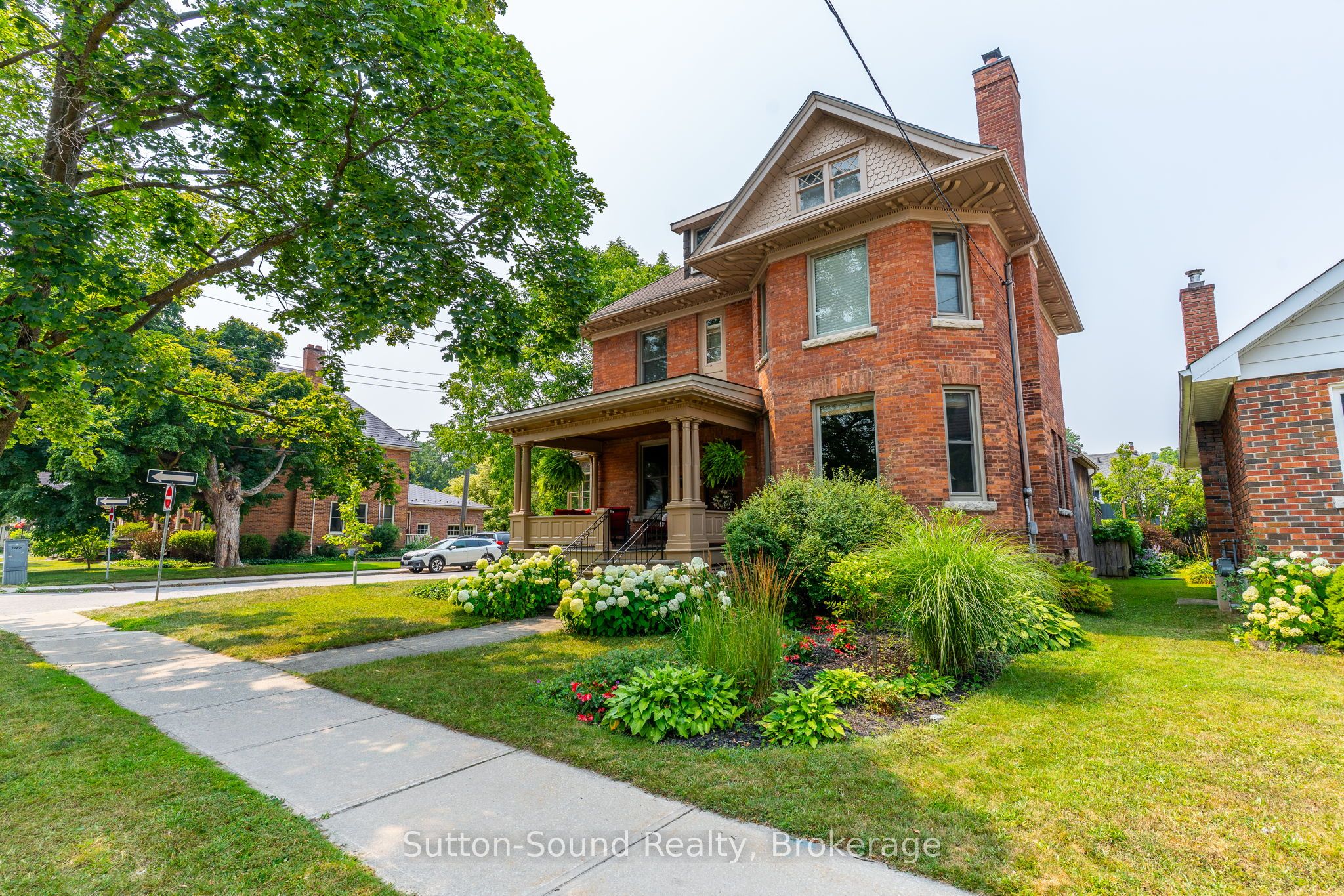 1304 4th Avenue W