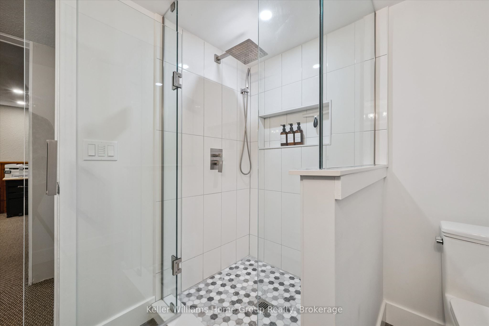 1 Islington Avenue Property Photo 21