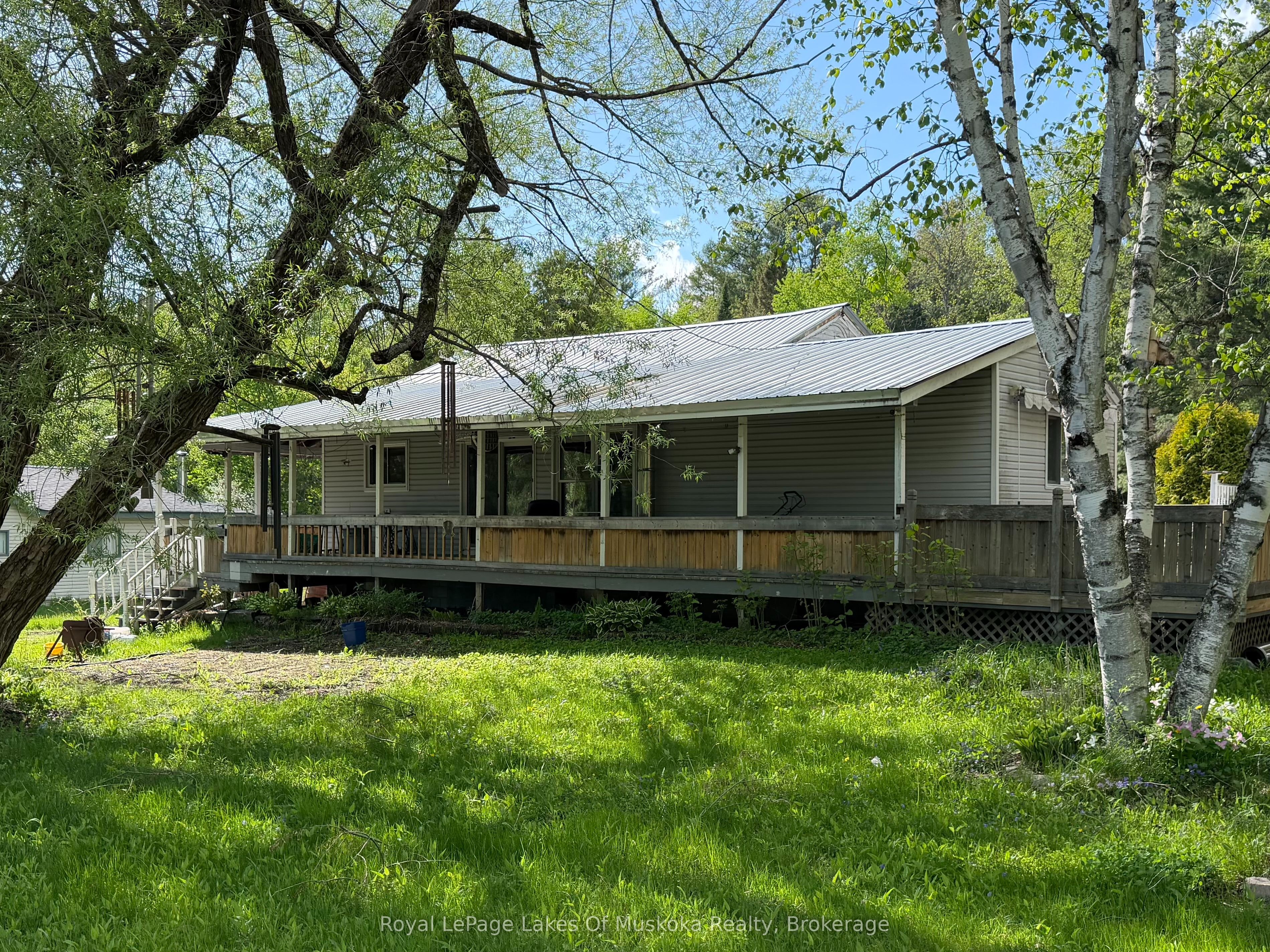 1071 Naismith Road Property Photo 1