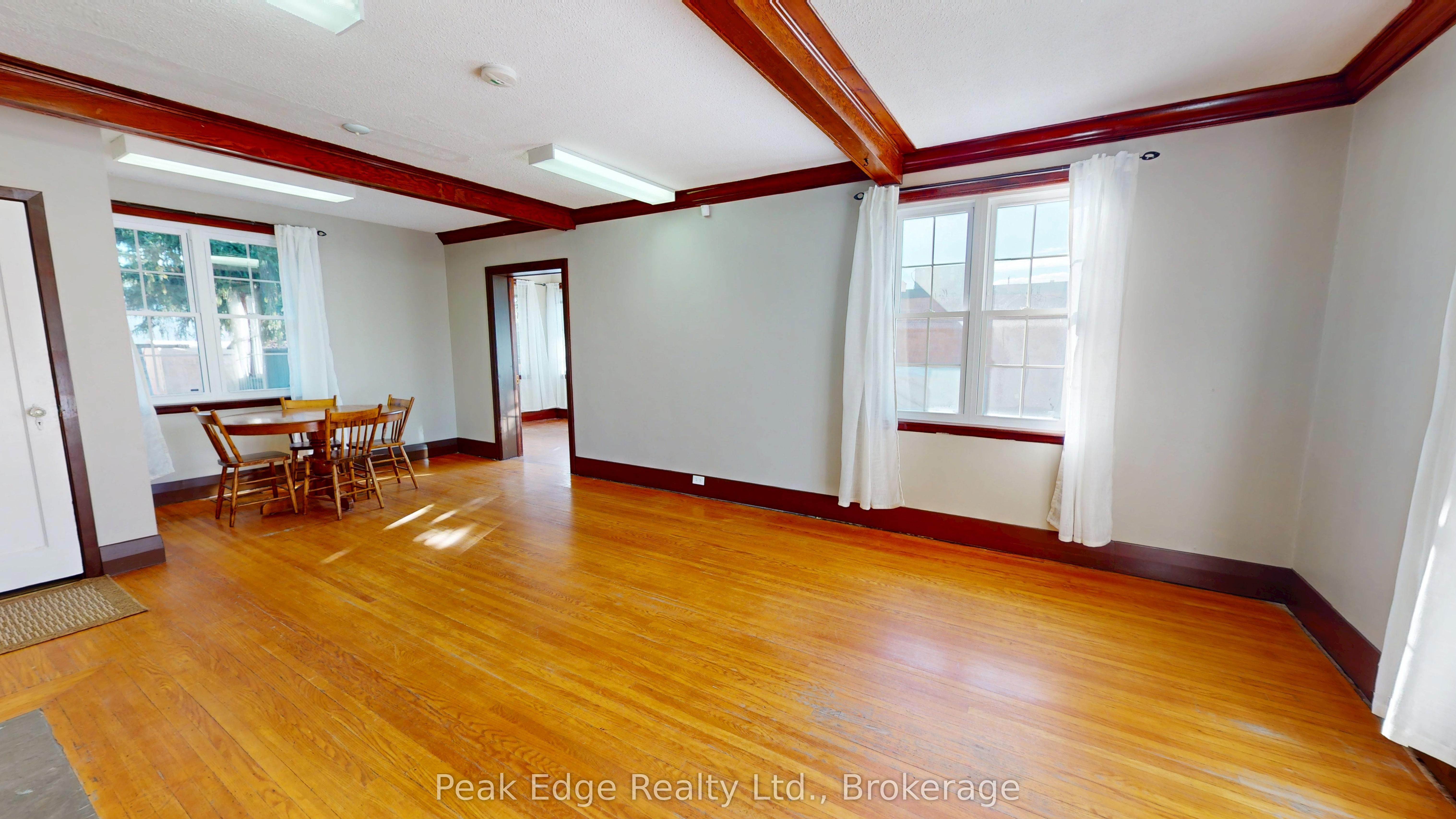 477 12th Avenue Property Photo 3