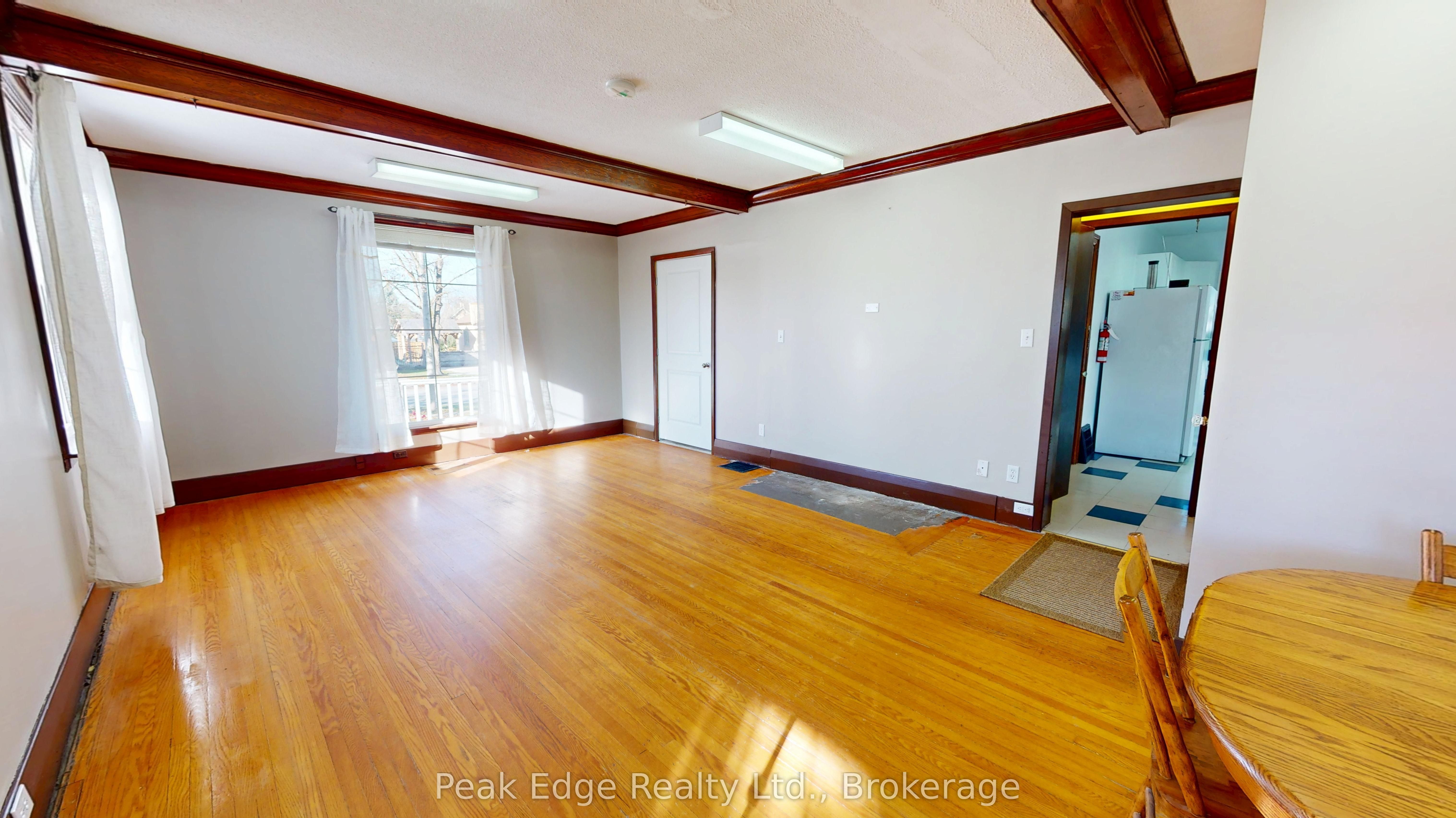477 12th Avenue Property Photo 4