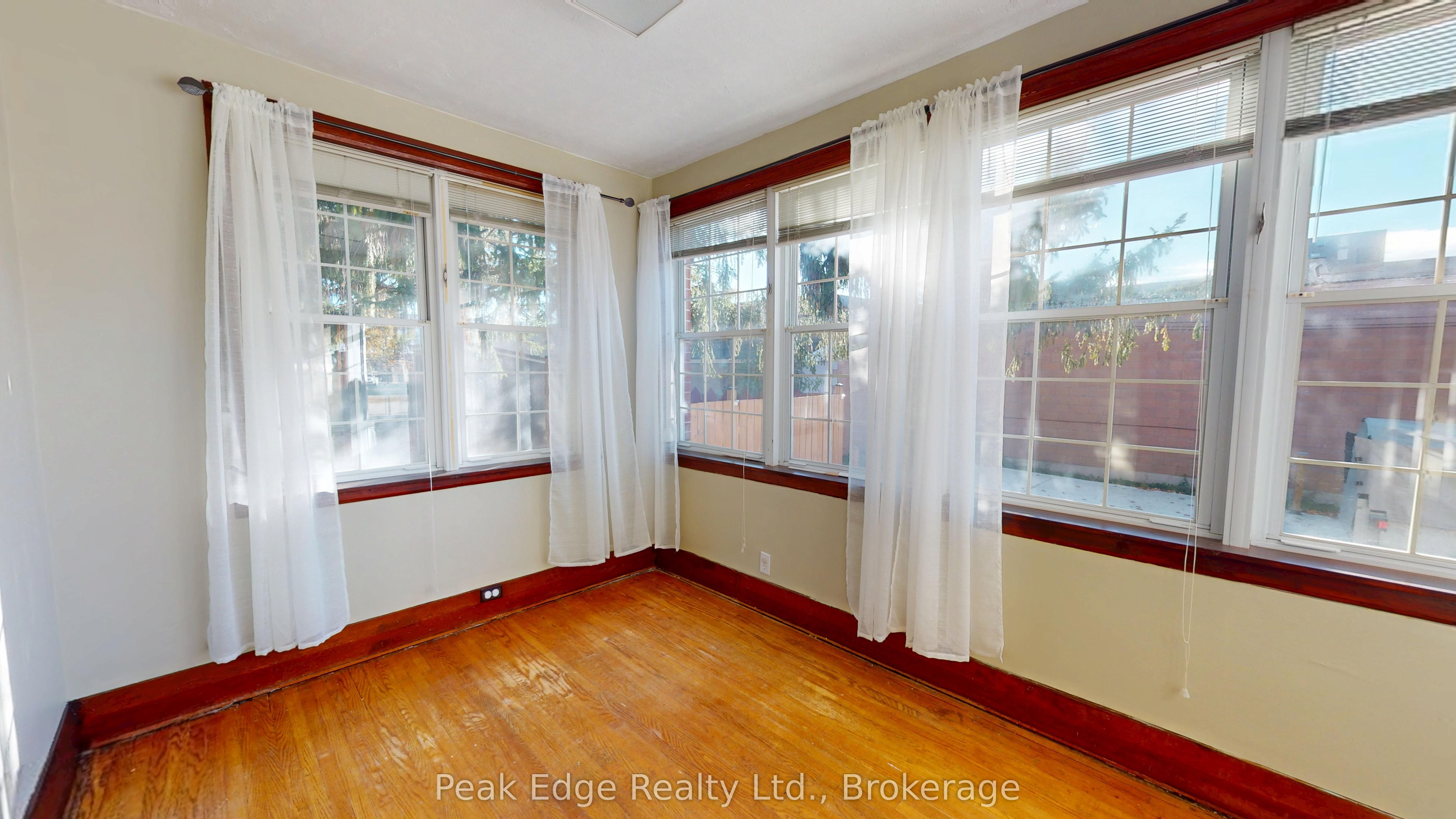 477 12th Avenue Property Photo 9