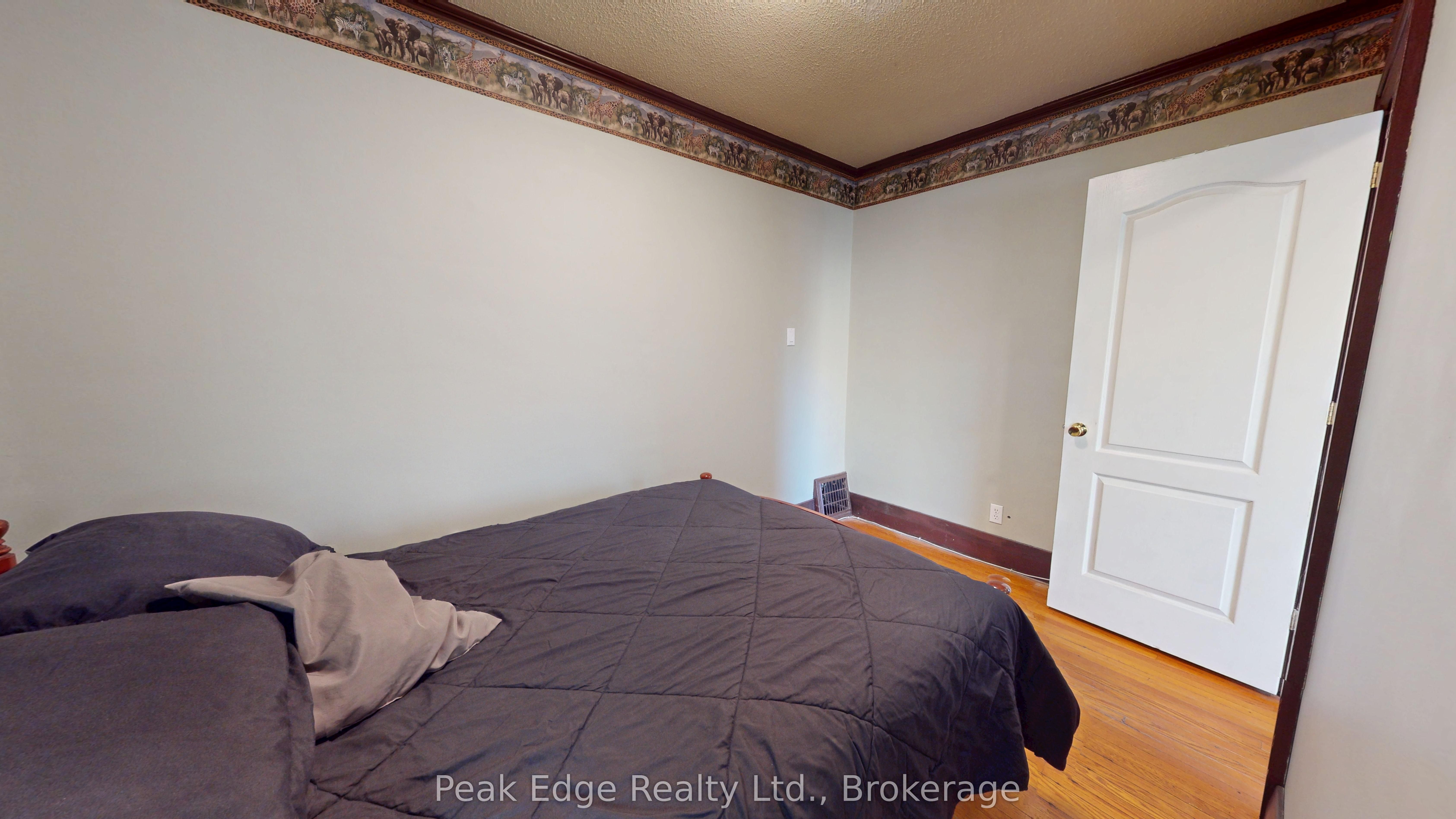 477 12th Avenue Property Photo 14