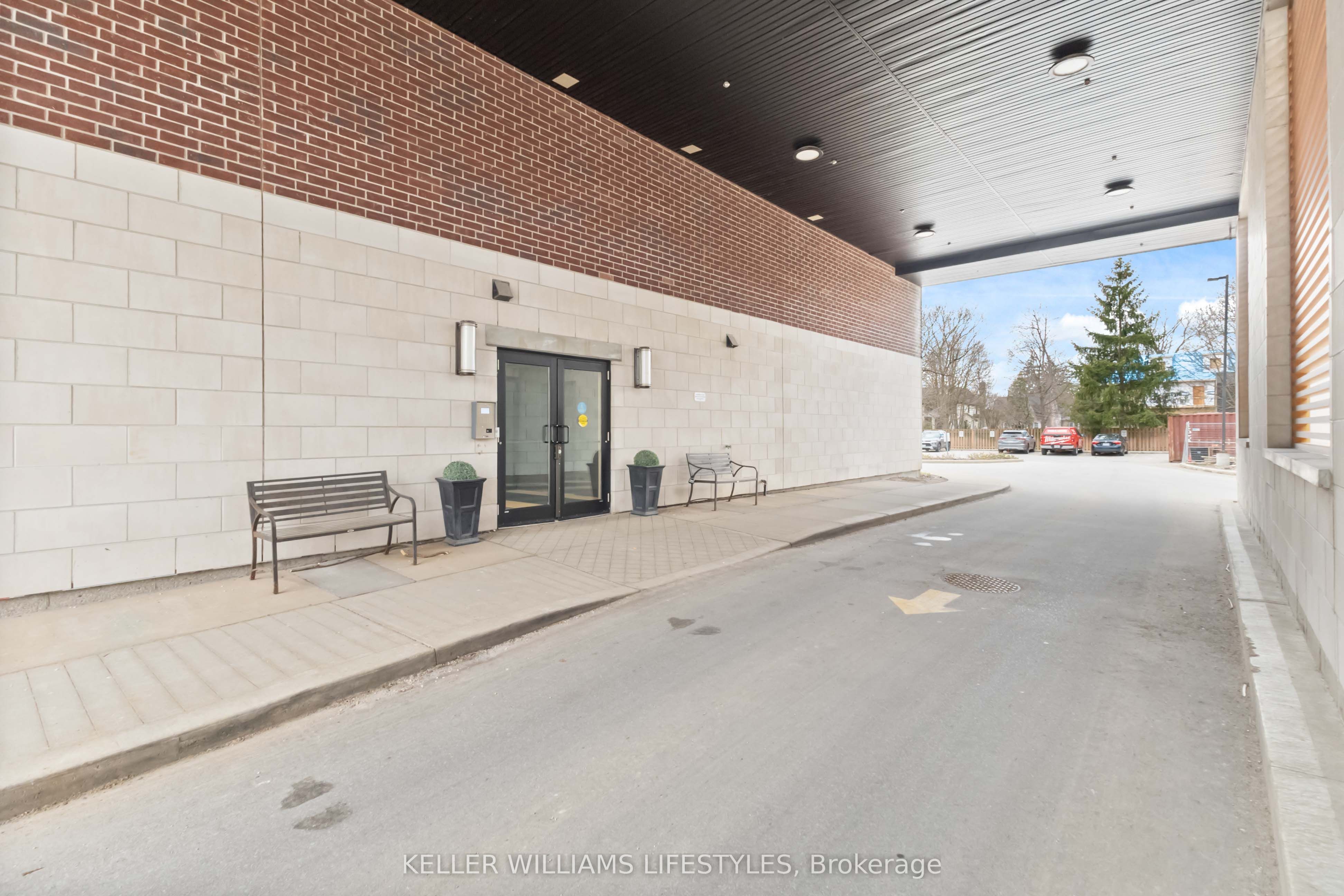 89 RIDOUT Street S 305