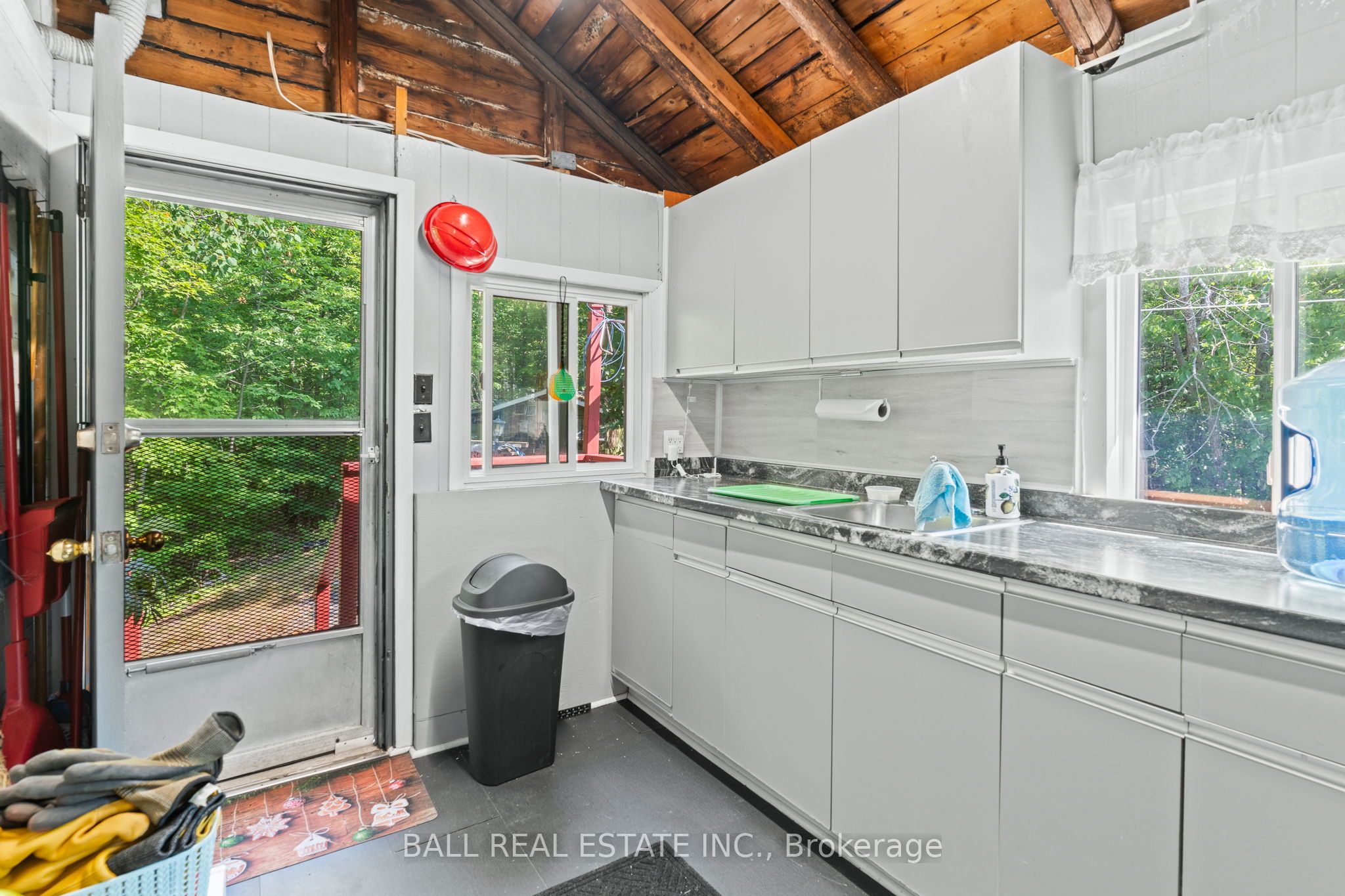 1017 Ewles Drive Property Photo 7