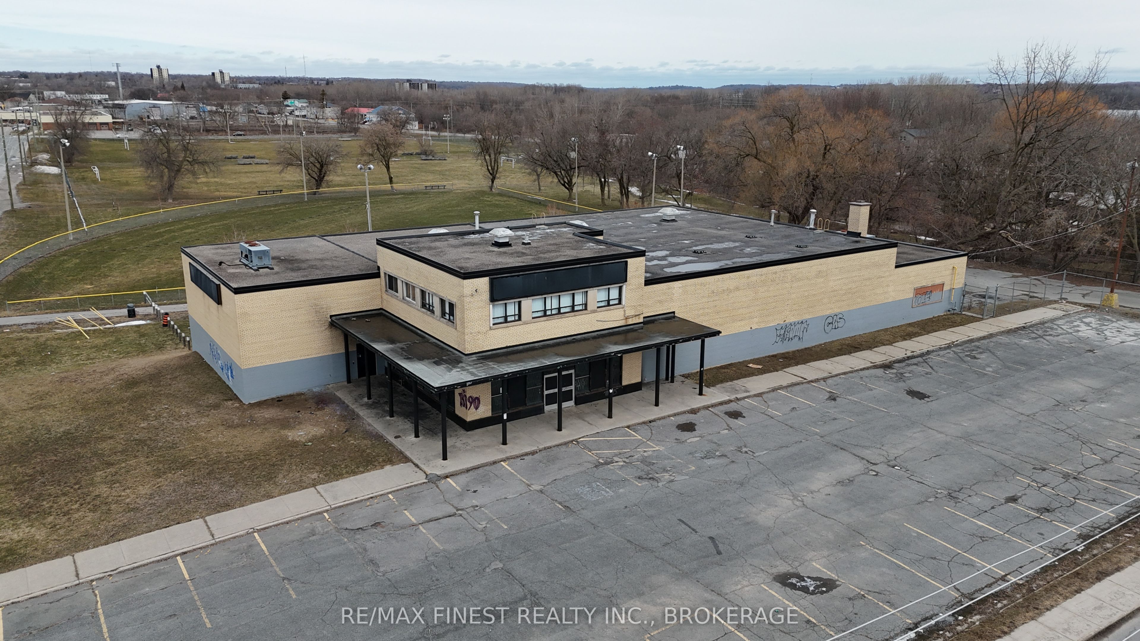 121 Cataraqui Street Property Photo 6