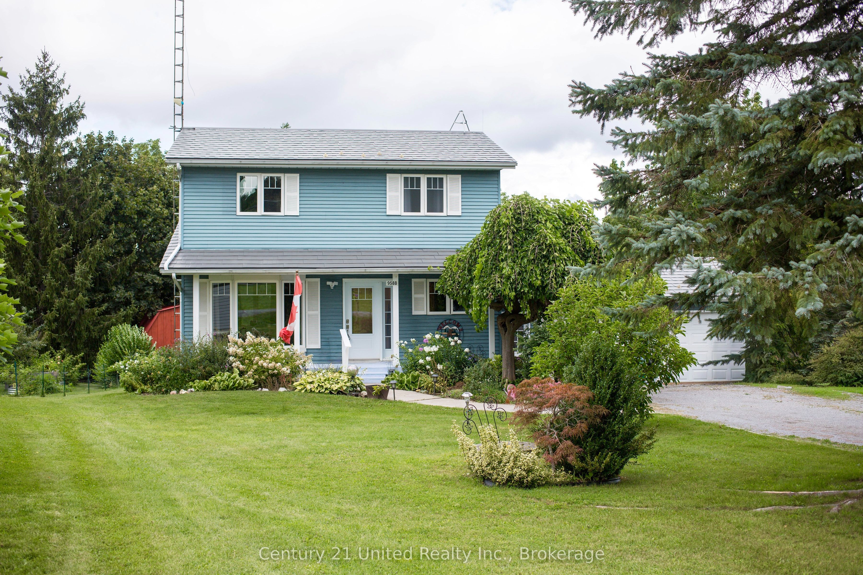 9588 Ardagh Crescent Property Photo 2