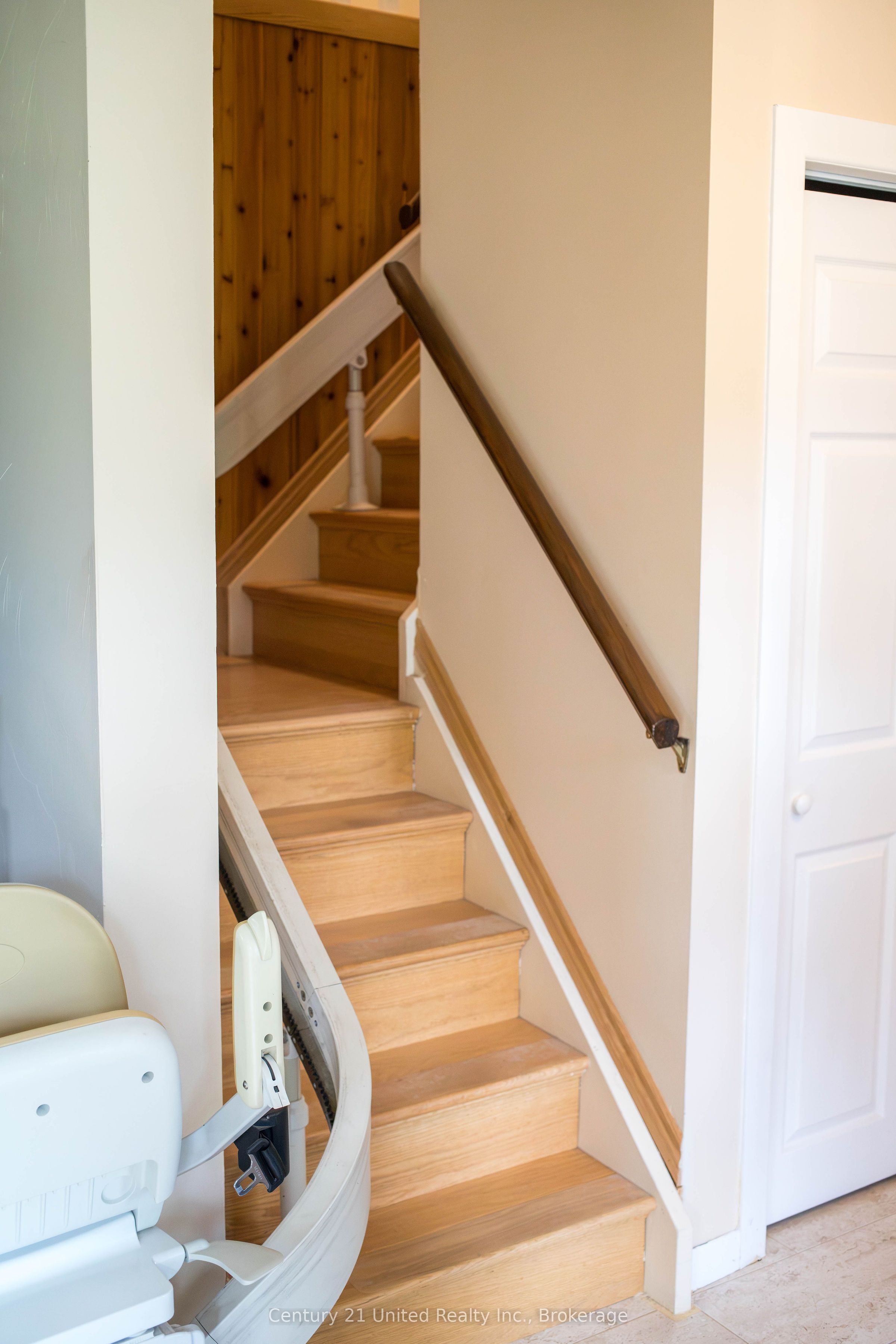 9588 Ardagh Crescent Property Photo 7