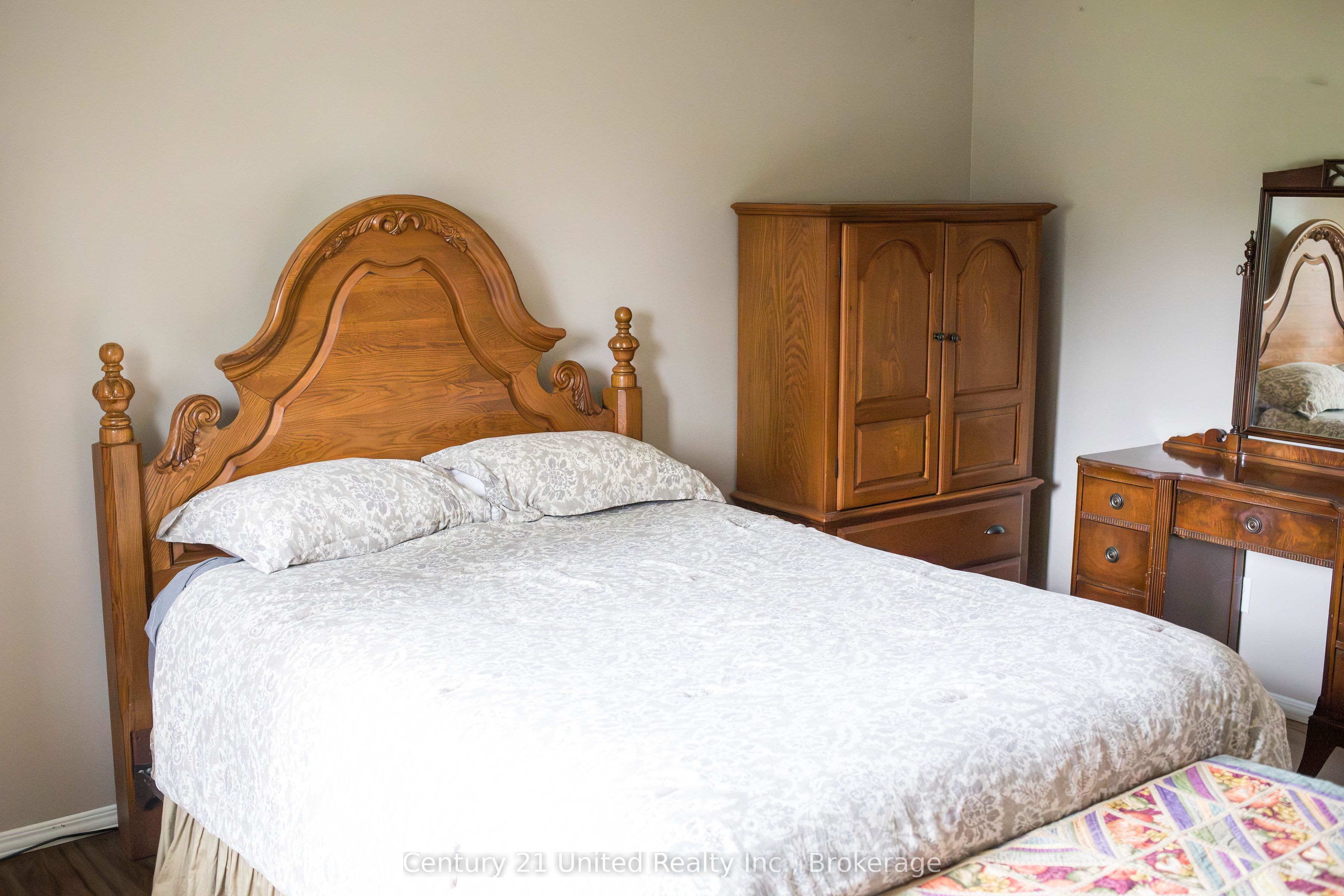 9588 Ardagh Crescent Property Photo 9