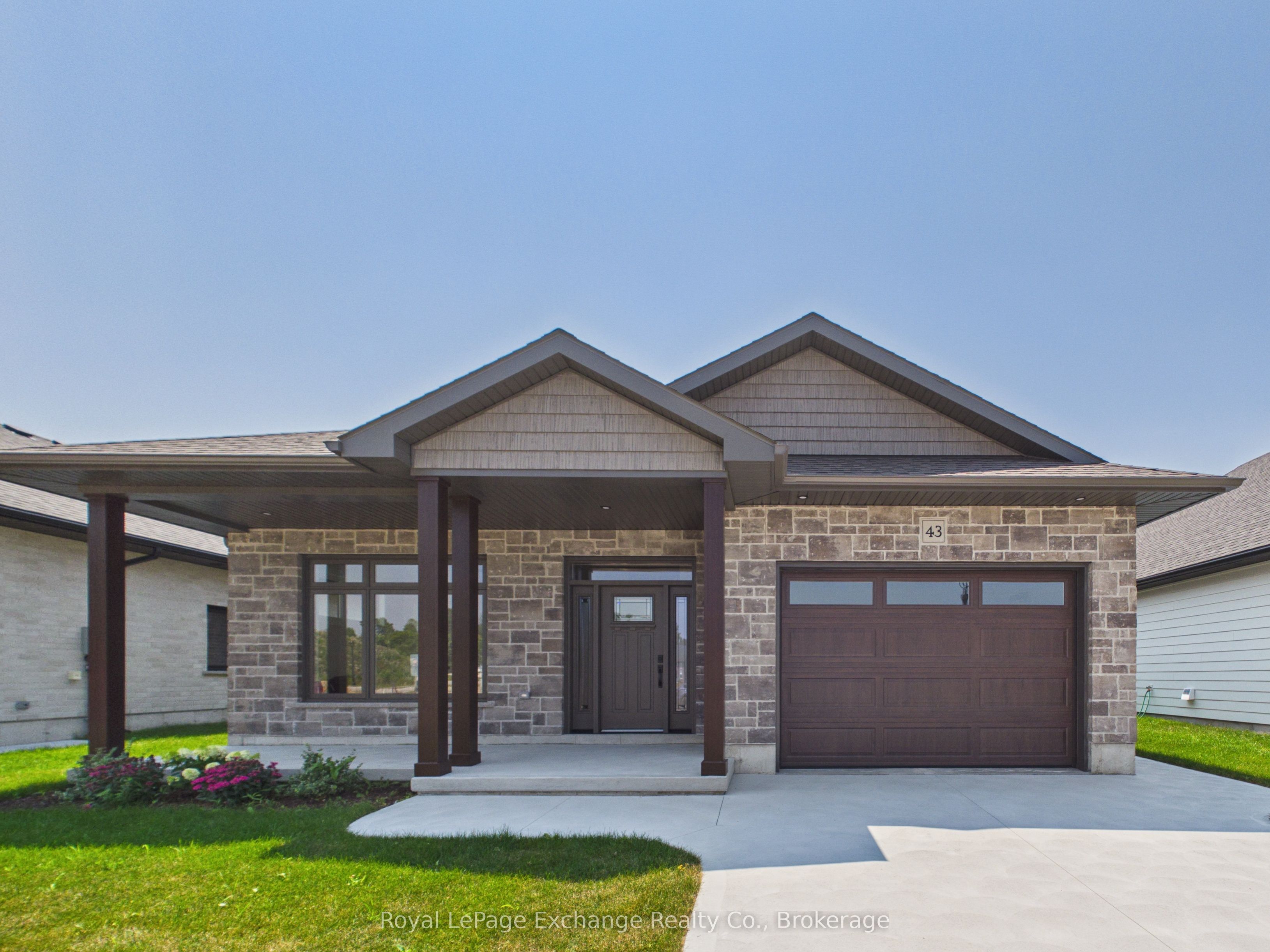 43 Mercedes Crescent Property Photo 1
