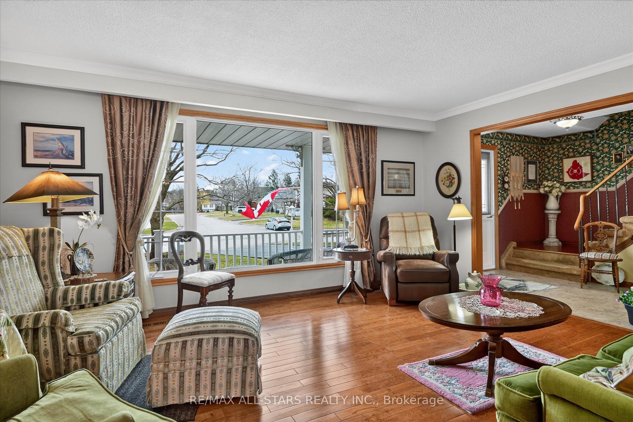 26 Applewood Crescent Property Photo 6