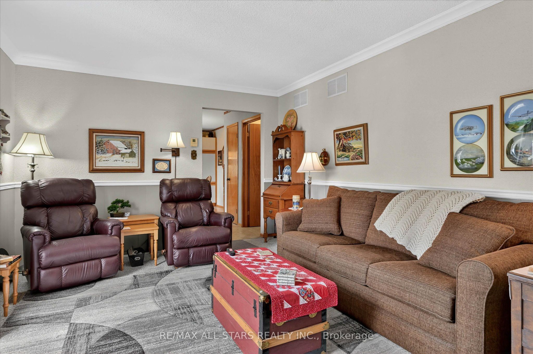 26 Applewood Crescent Property Photo 20