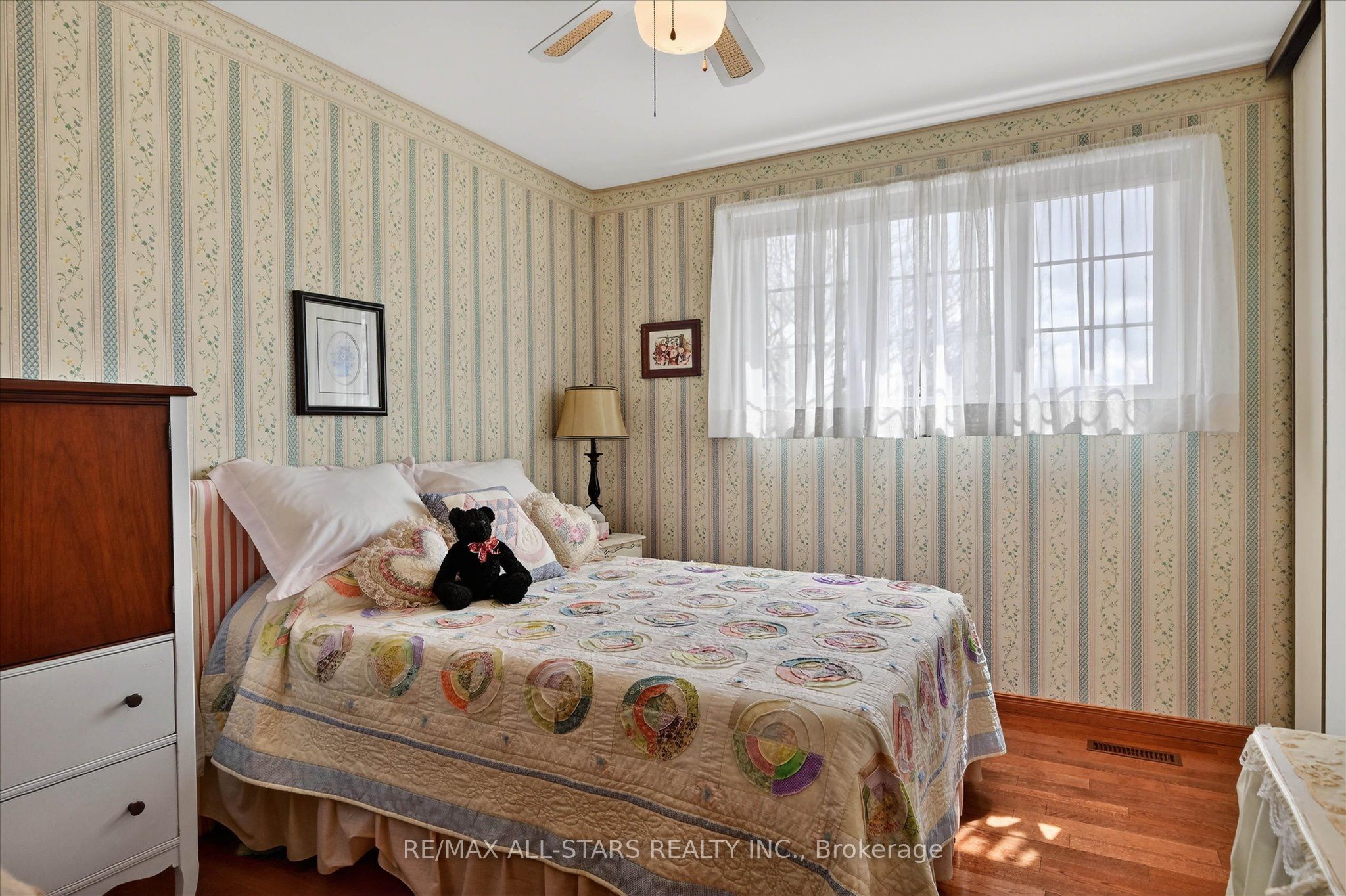26 Applewood Crescent Property Photo 32