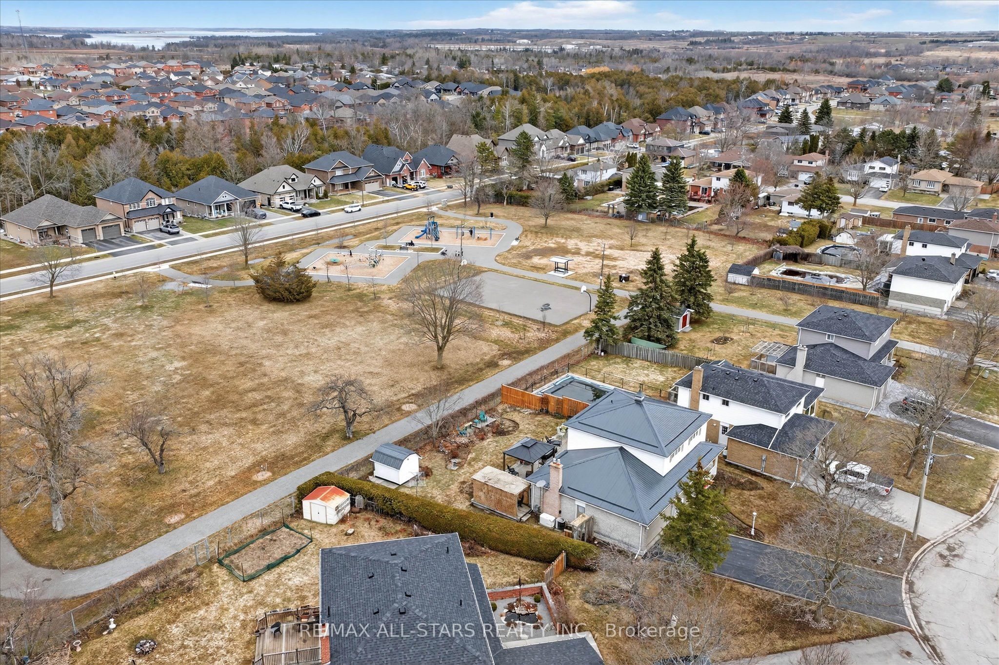 26 Applewood Crescent Property Photo 48