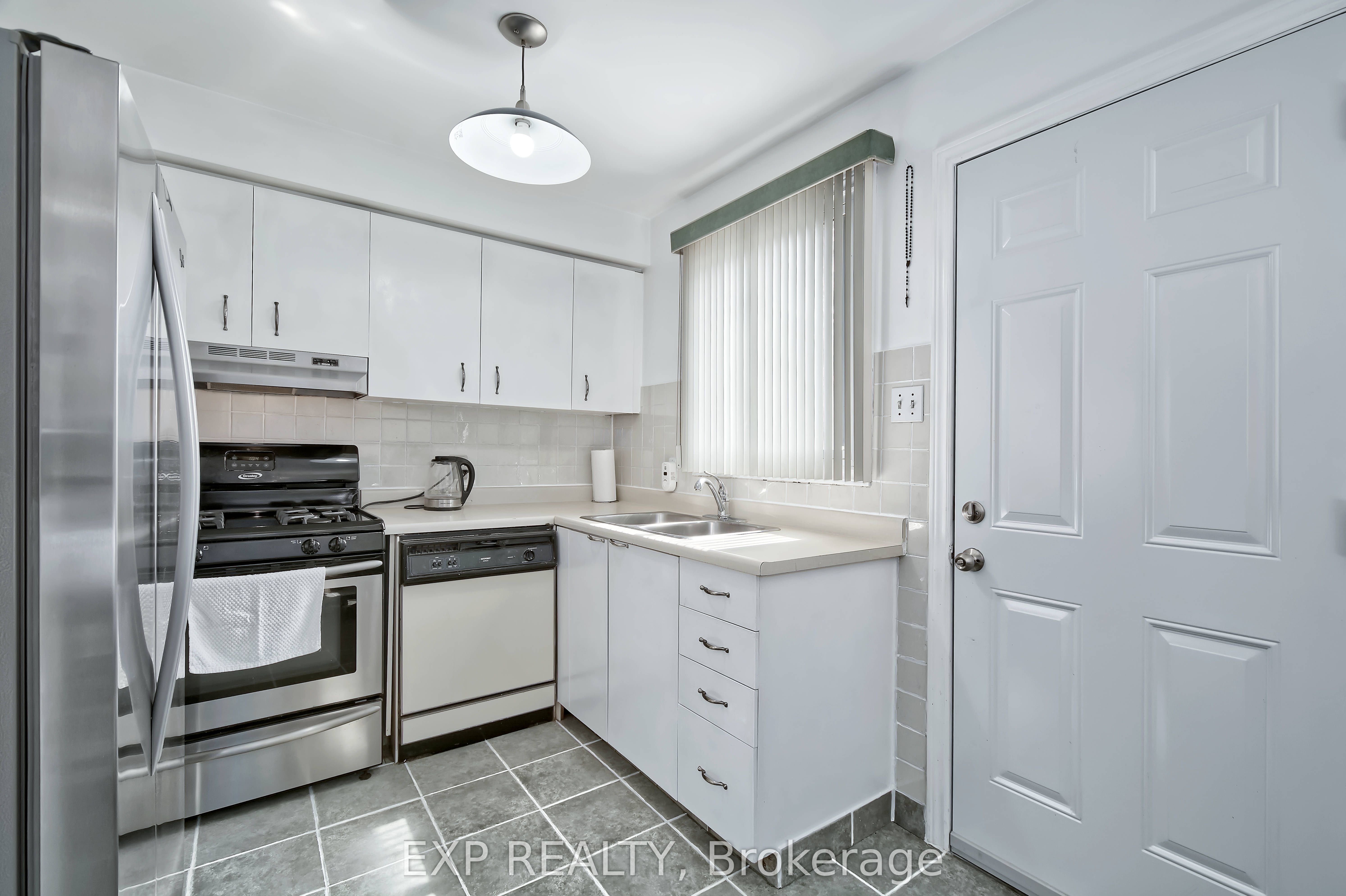 1430 Jalna Boulevard 38 Property Photo 13