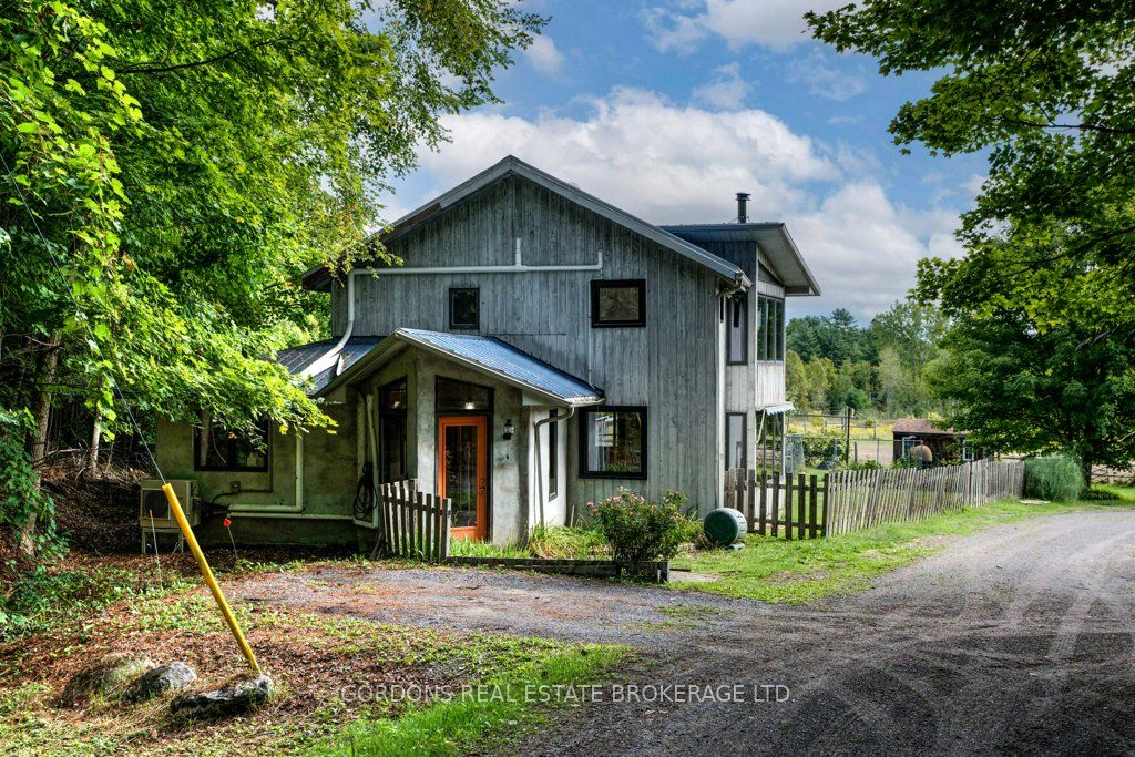 1084 Moon Road Property Photo 4