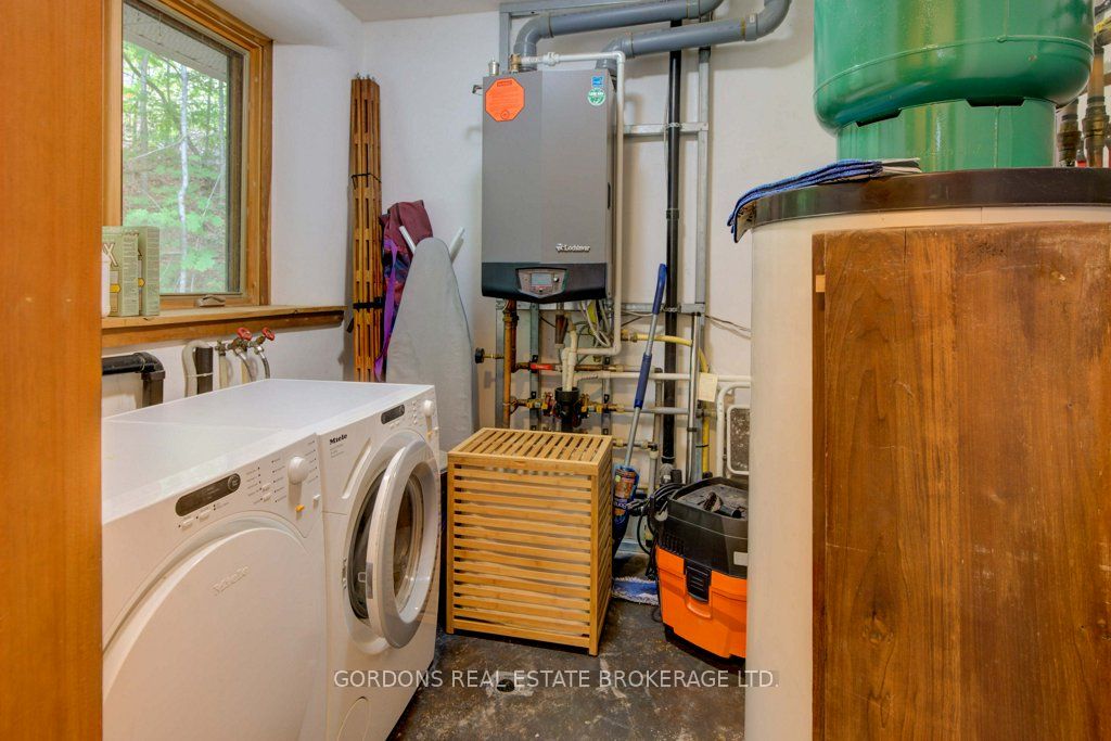 1084 Moon Road Property Photo 6