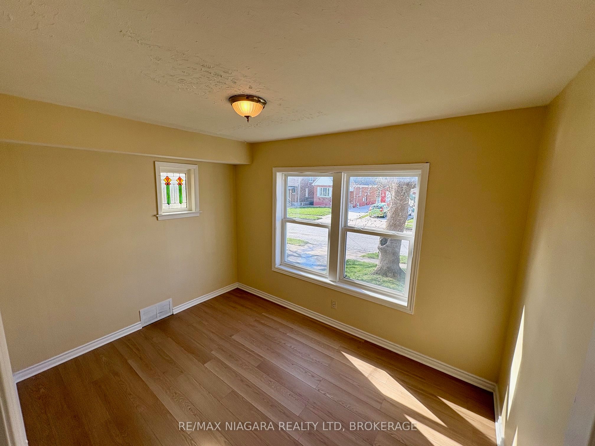 5371 Huron Street Property Photo 6