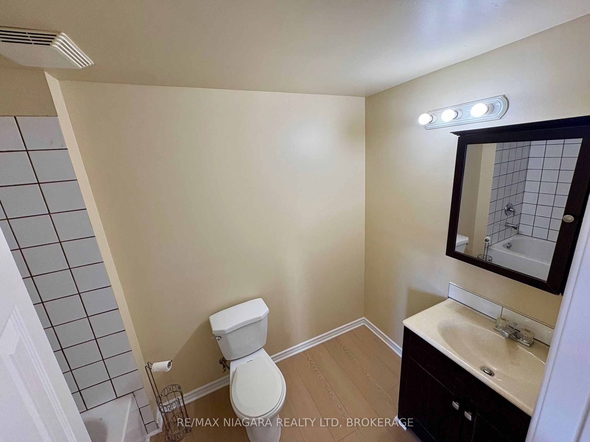 5371 Huron Street Property Photo 7