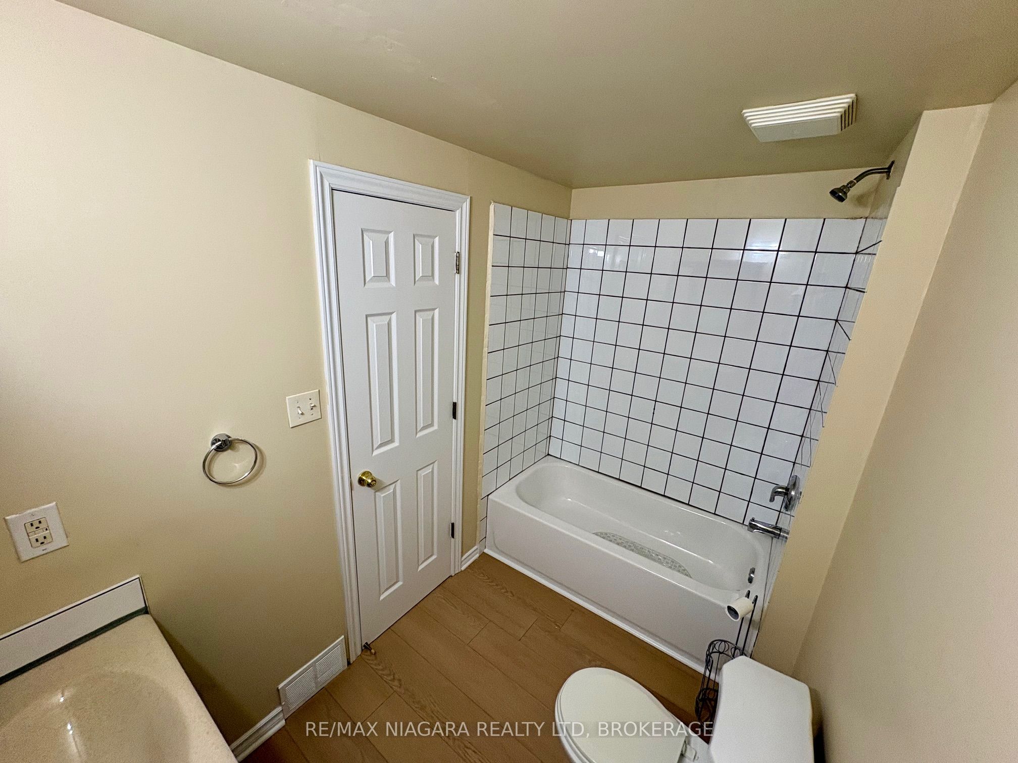 5371 Huron Street Property Photo 8