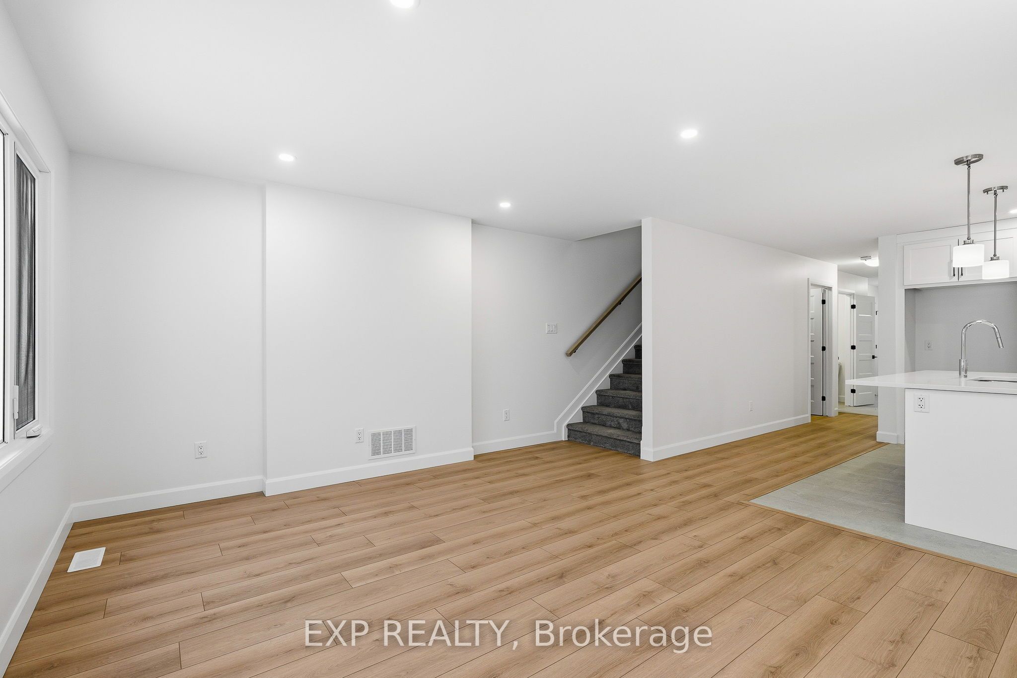 136 Elizabeth Street Street Property Photo 11