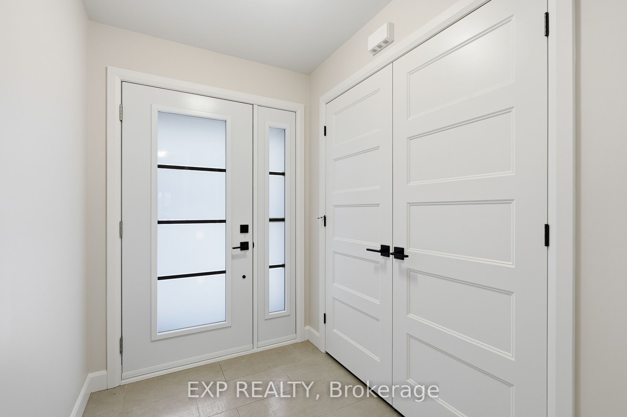 140 Elizabeth Crescent Property Photo 2