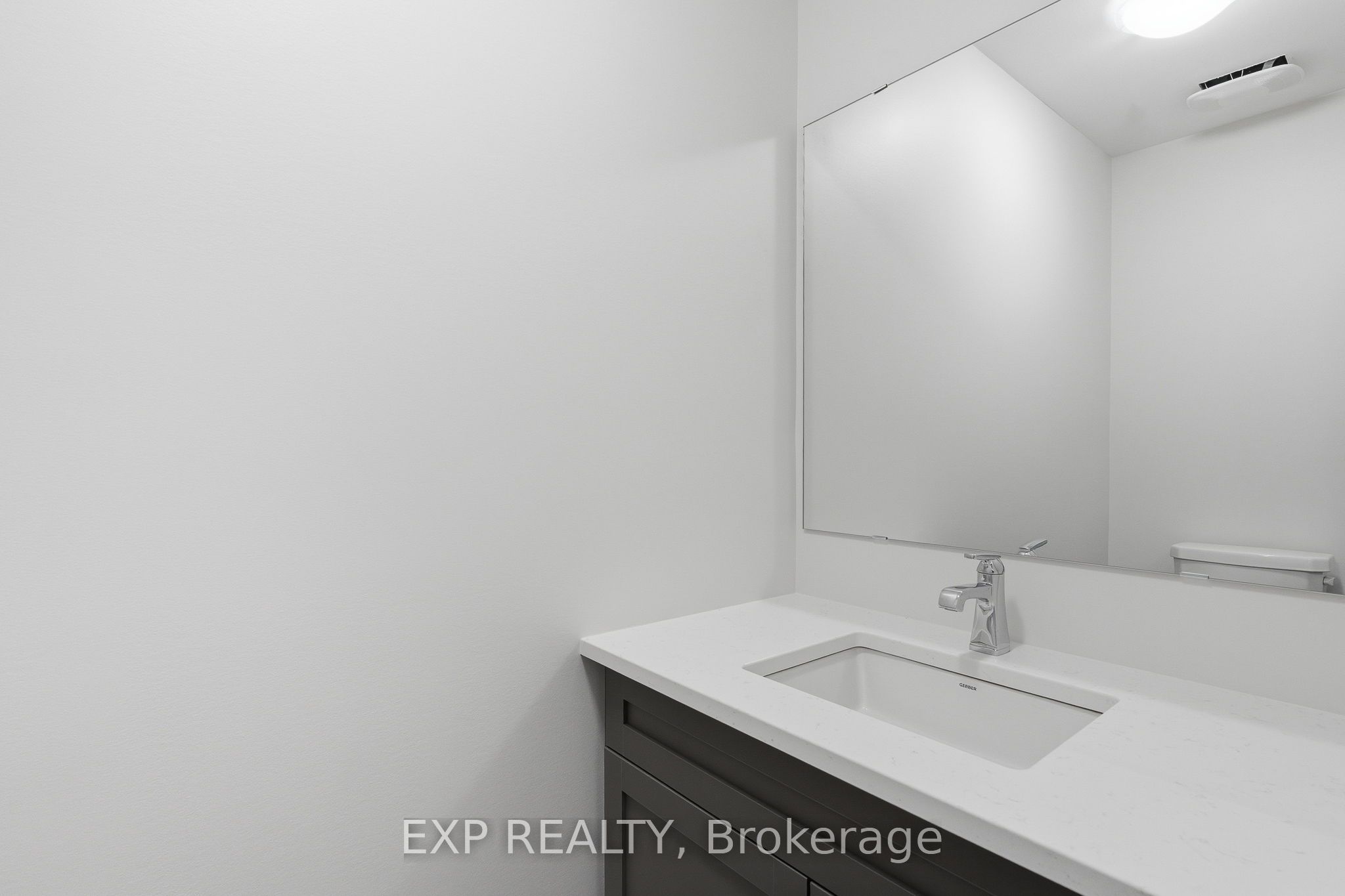 140 Elizabeth Crescent Property Photo 3